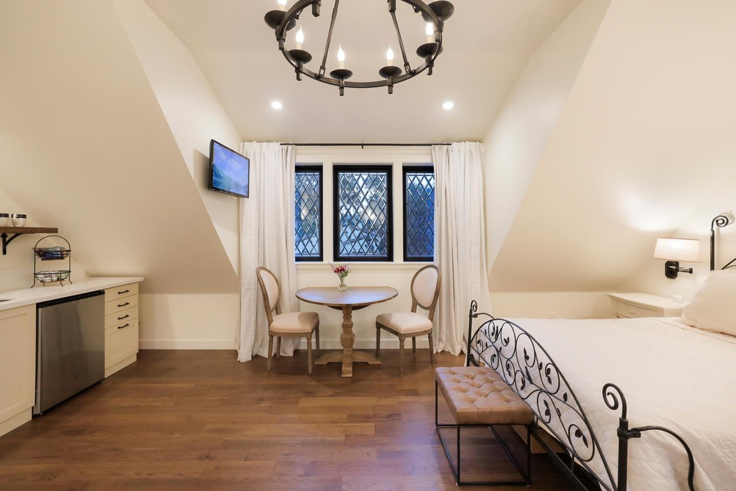 One-Bedroom Apartment - Photo 10