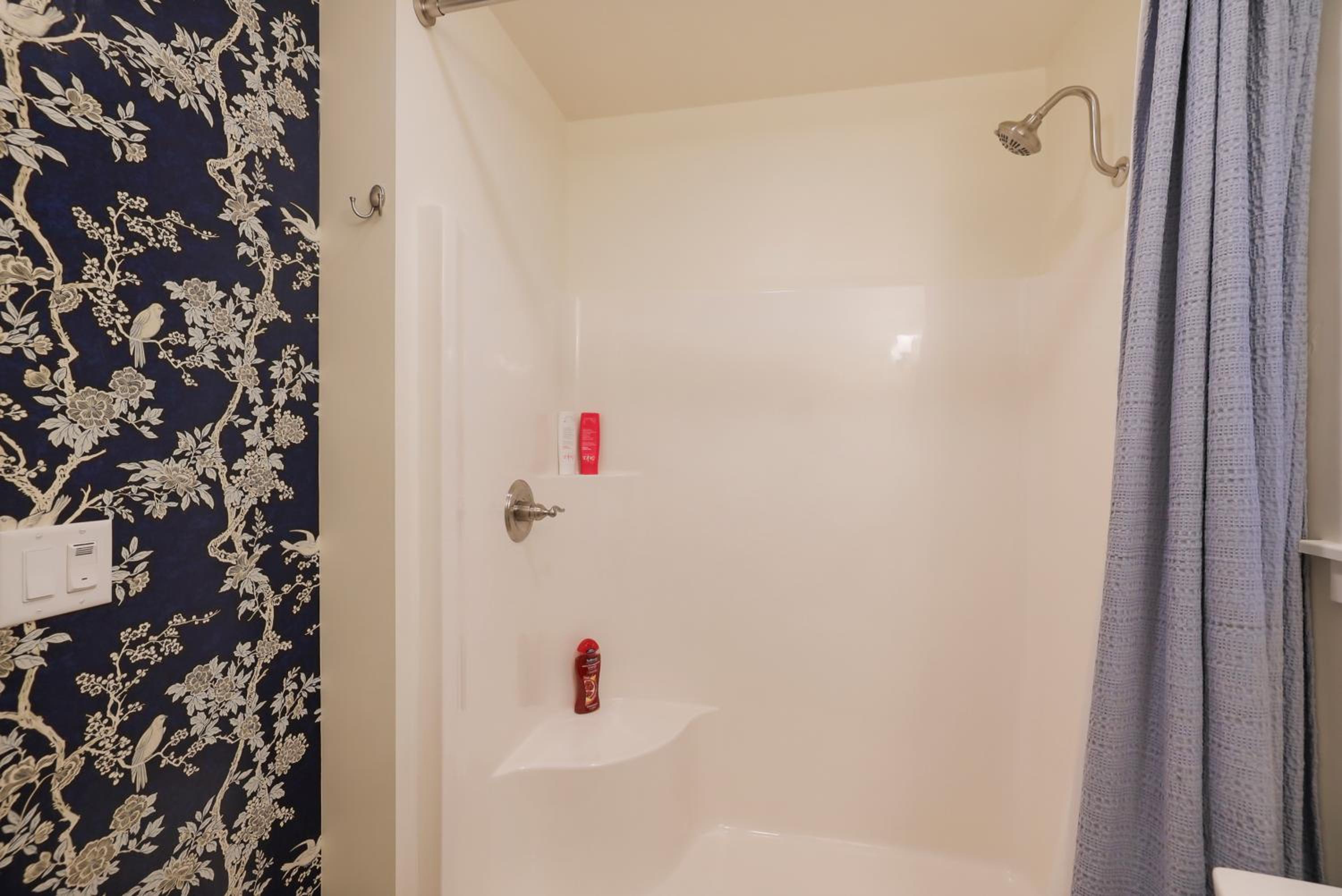 One-Bedroom Apartment - Photo 19