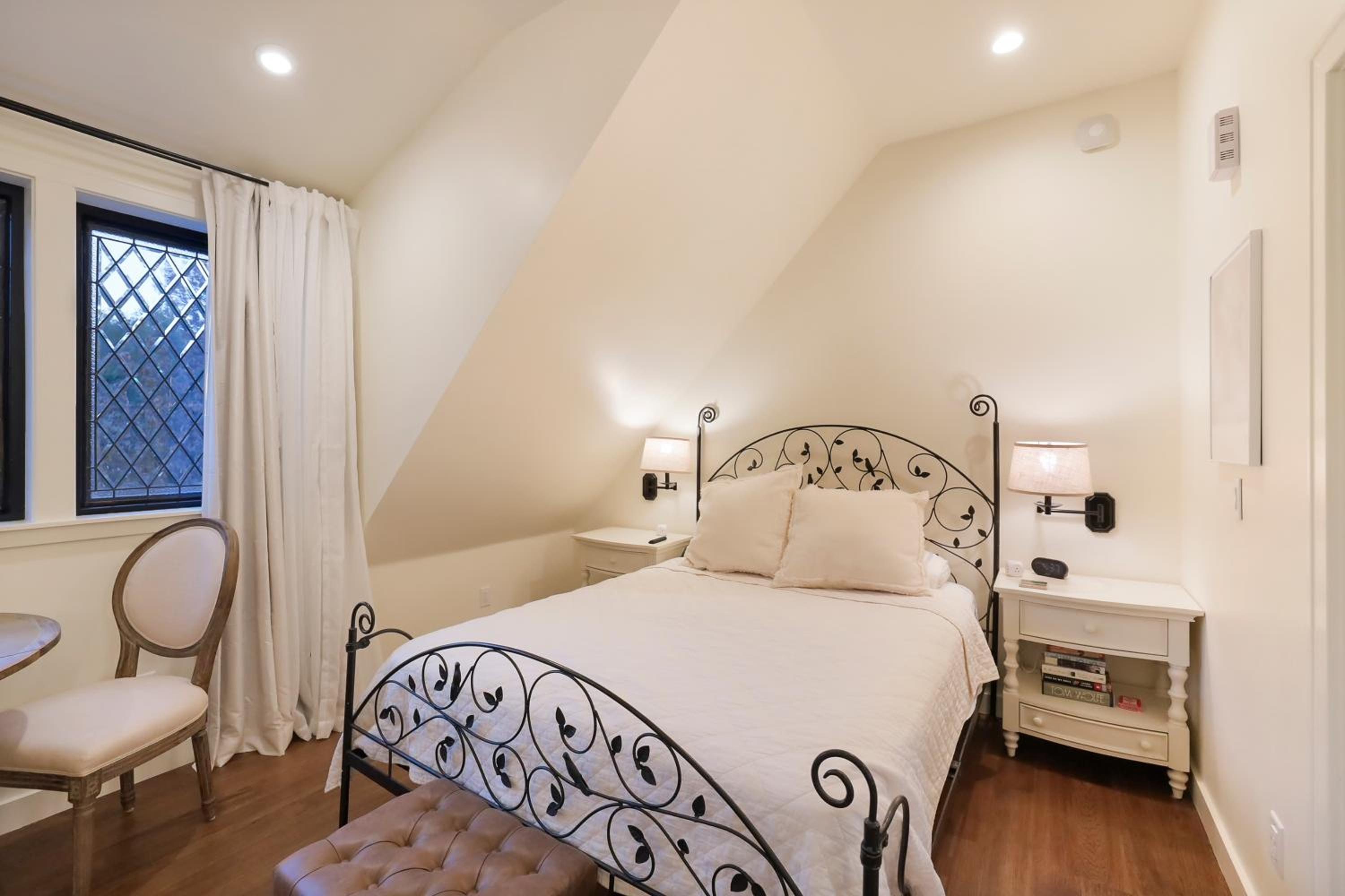 One-Bedroom Apartment - Photo 7
