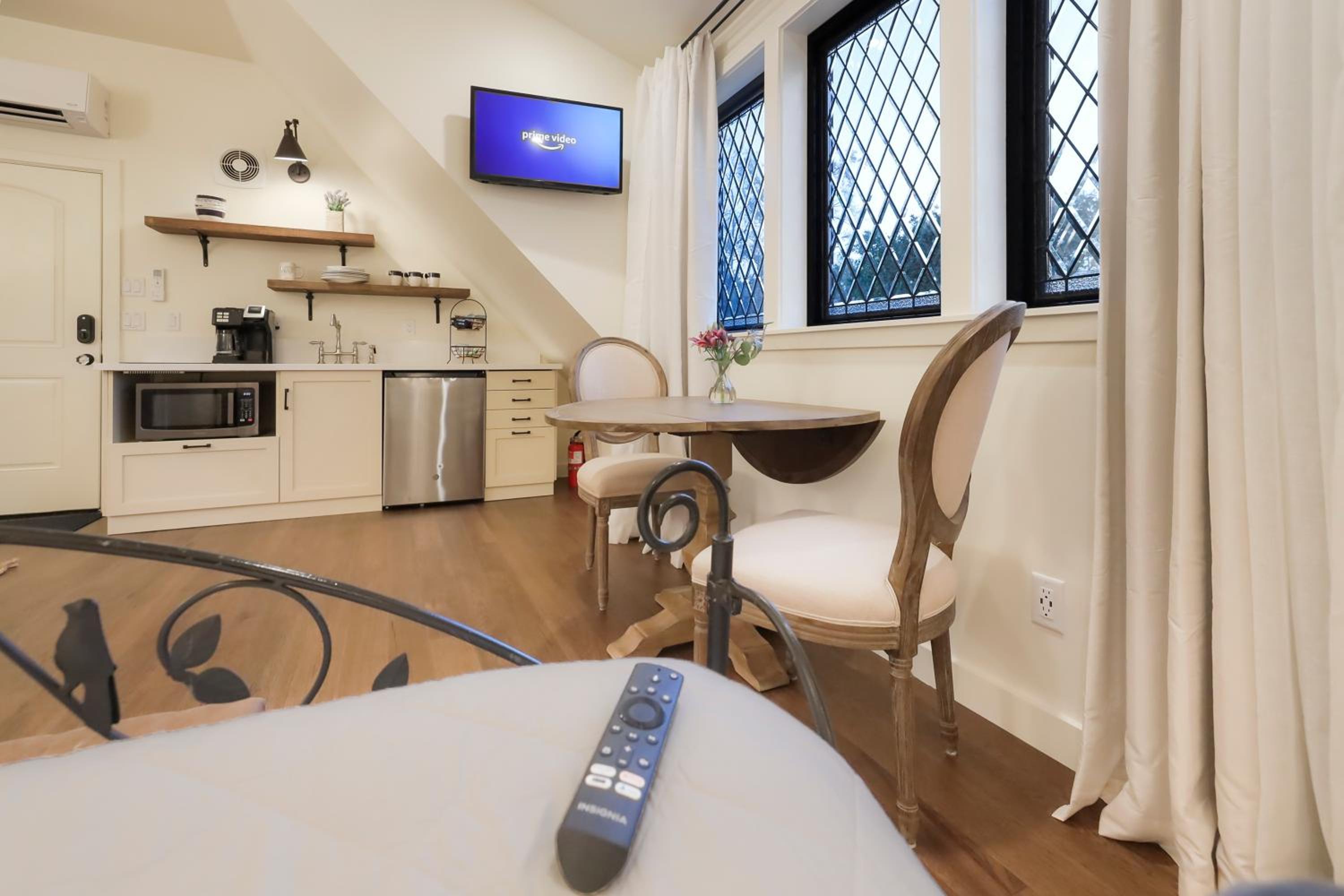 One-Bedroom Apartment - Photo 16