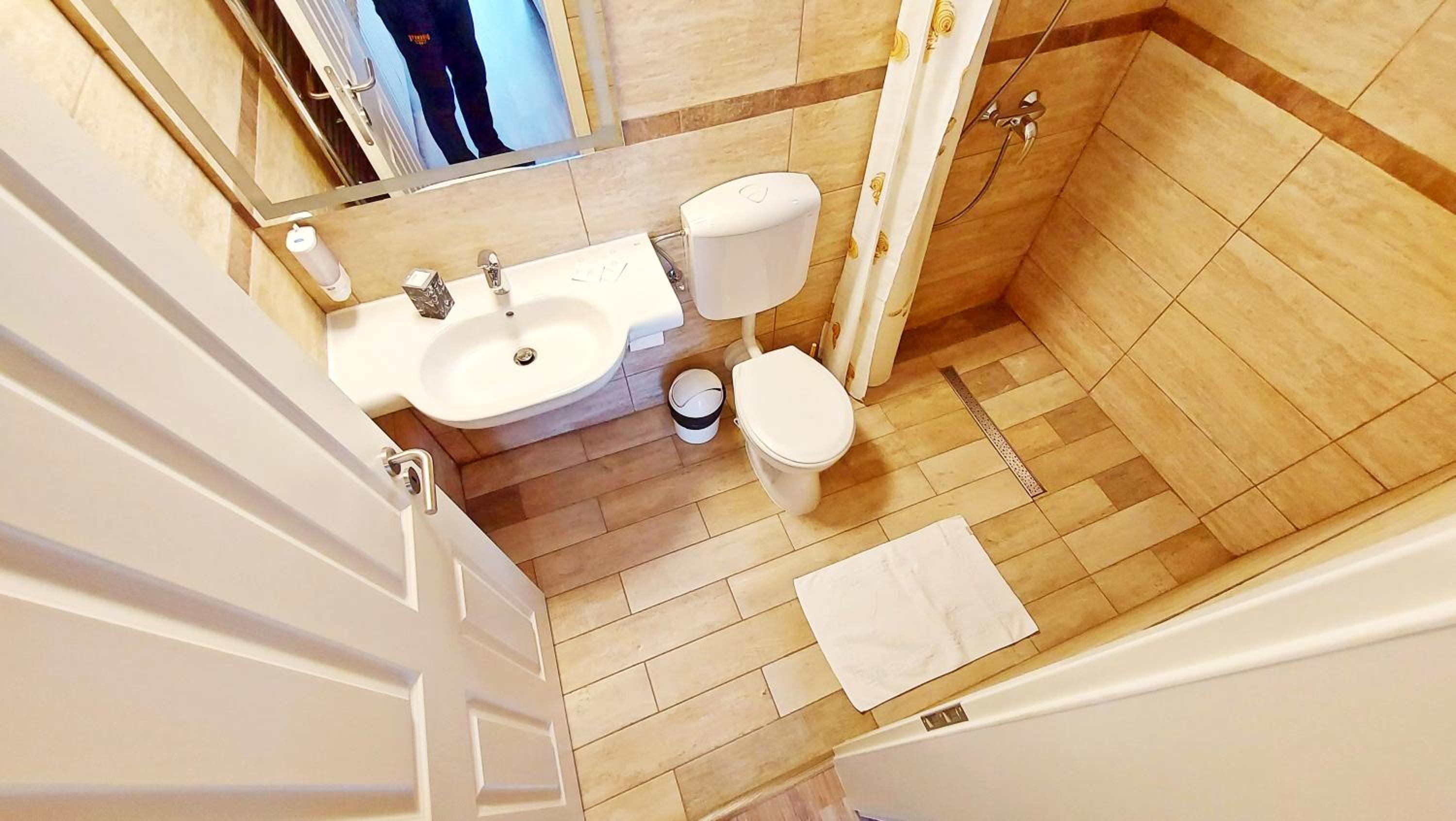Double or Twin Room with City View photo 3