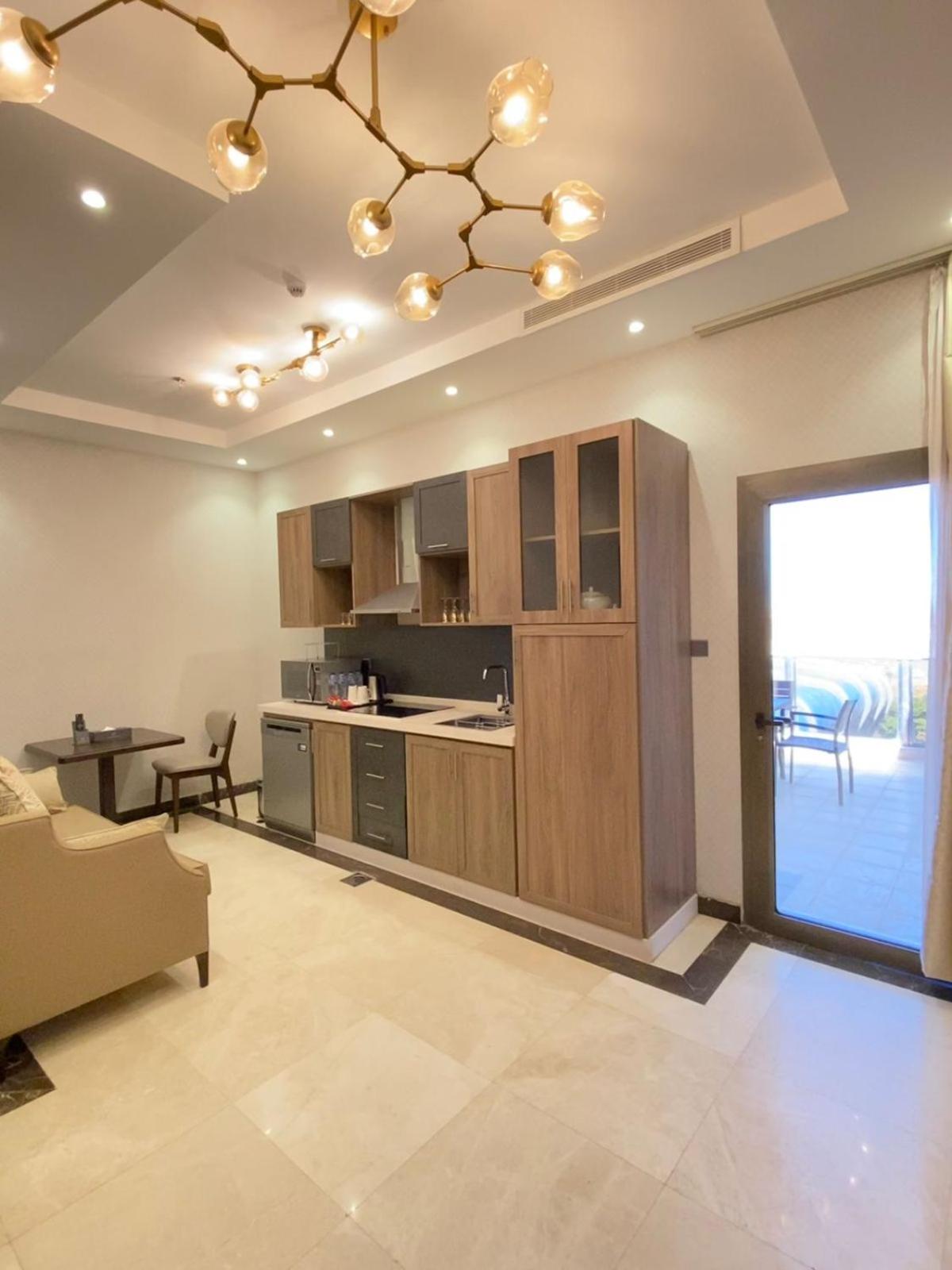 Suite with City View photo 2