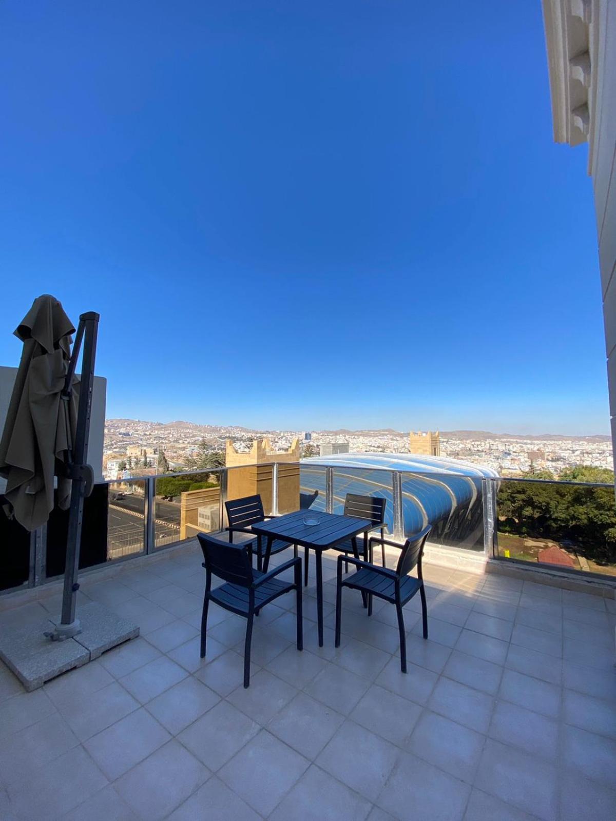 Suite with City View photo 3