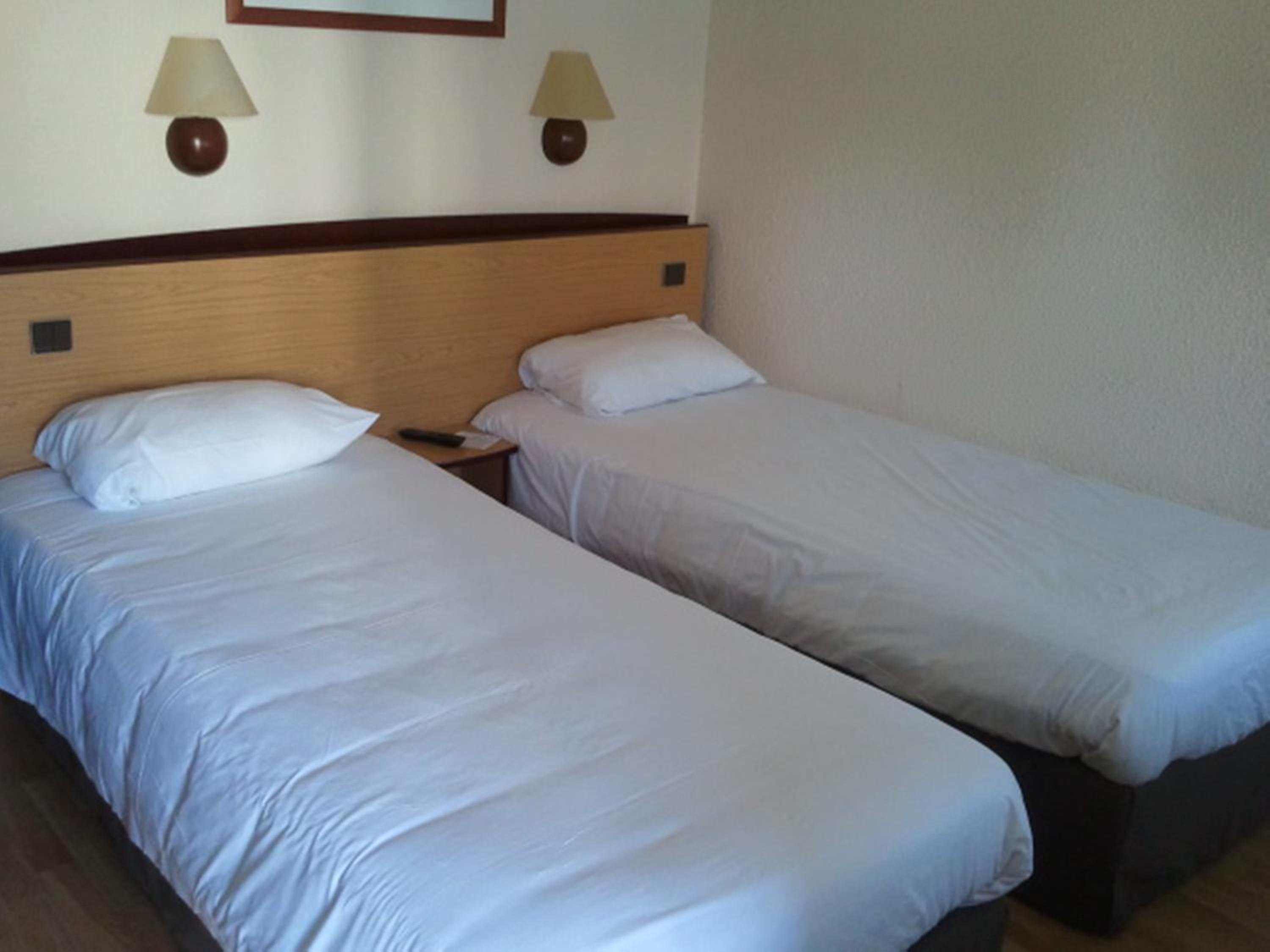 Twin Room - Photo 5