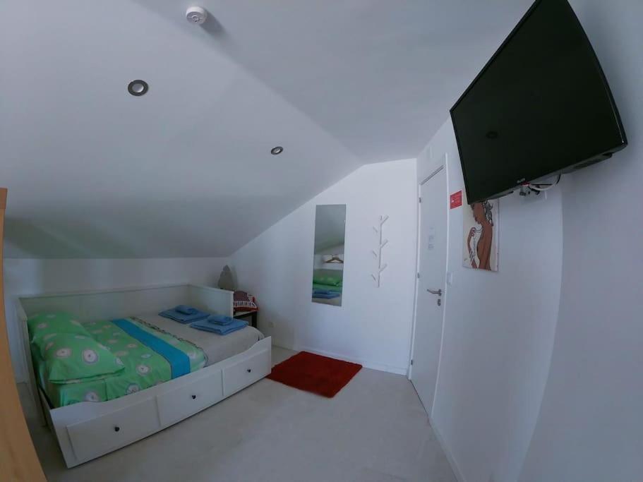 Quadruple Room with Private Bathroom photo 3
