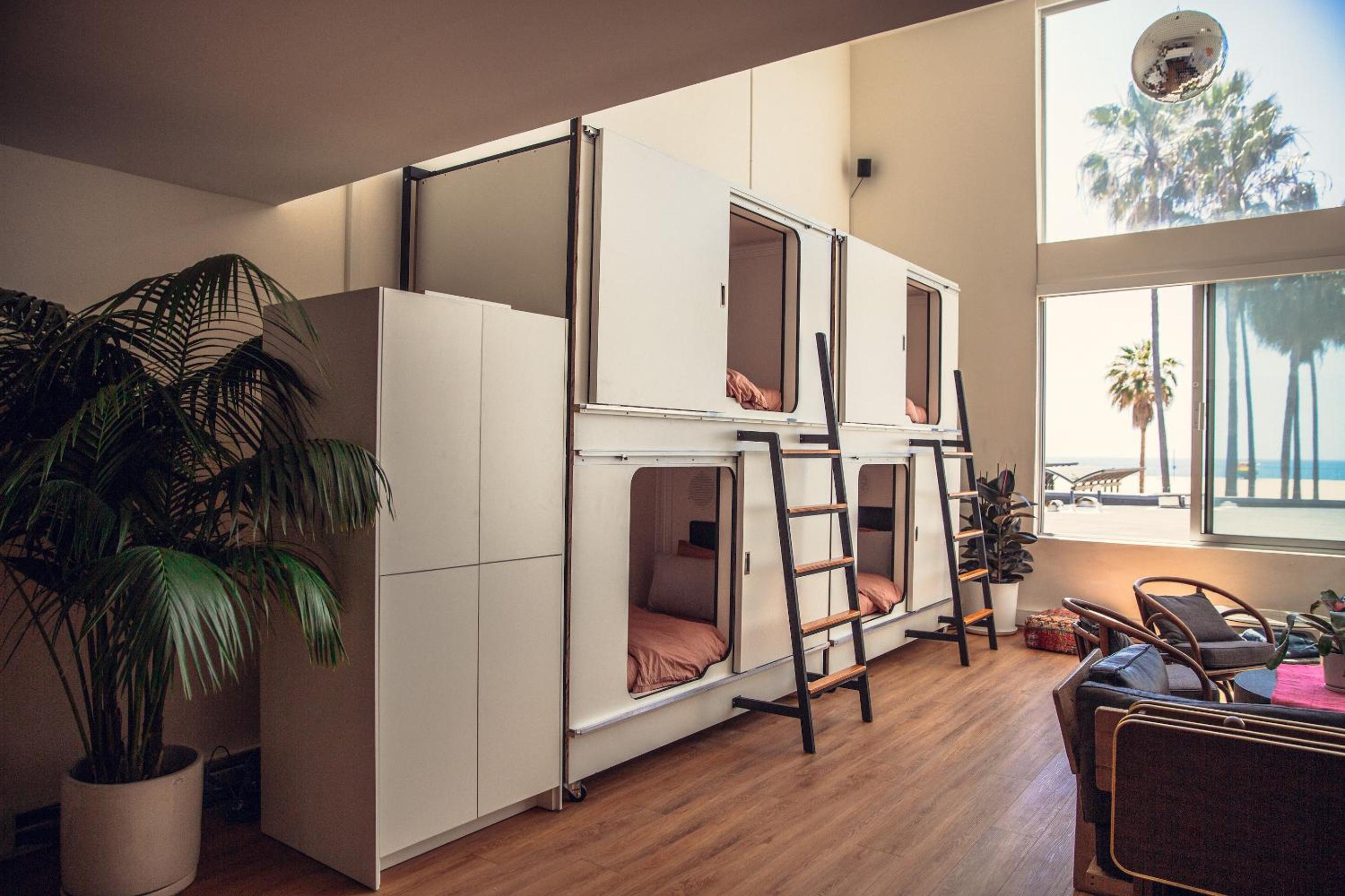 Single Bed in Mixed Dormitory Room