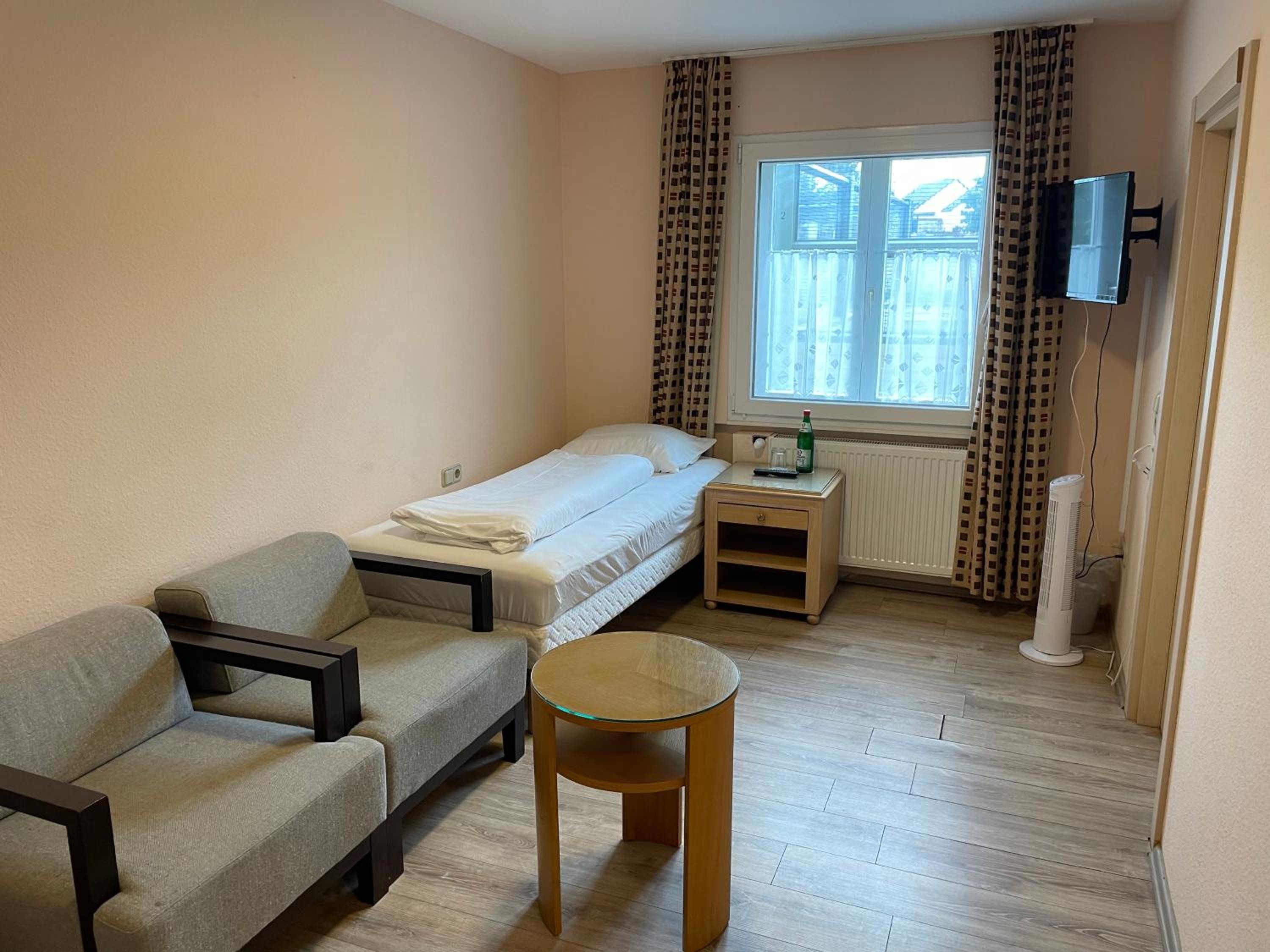 Budget Double Room photo 2