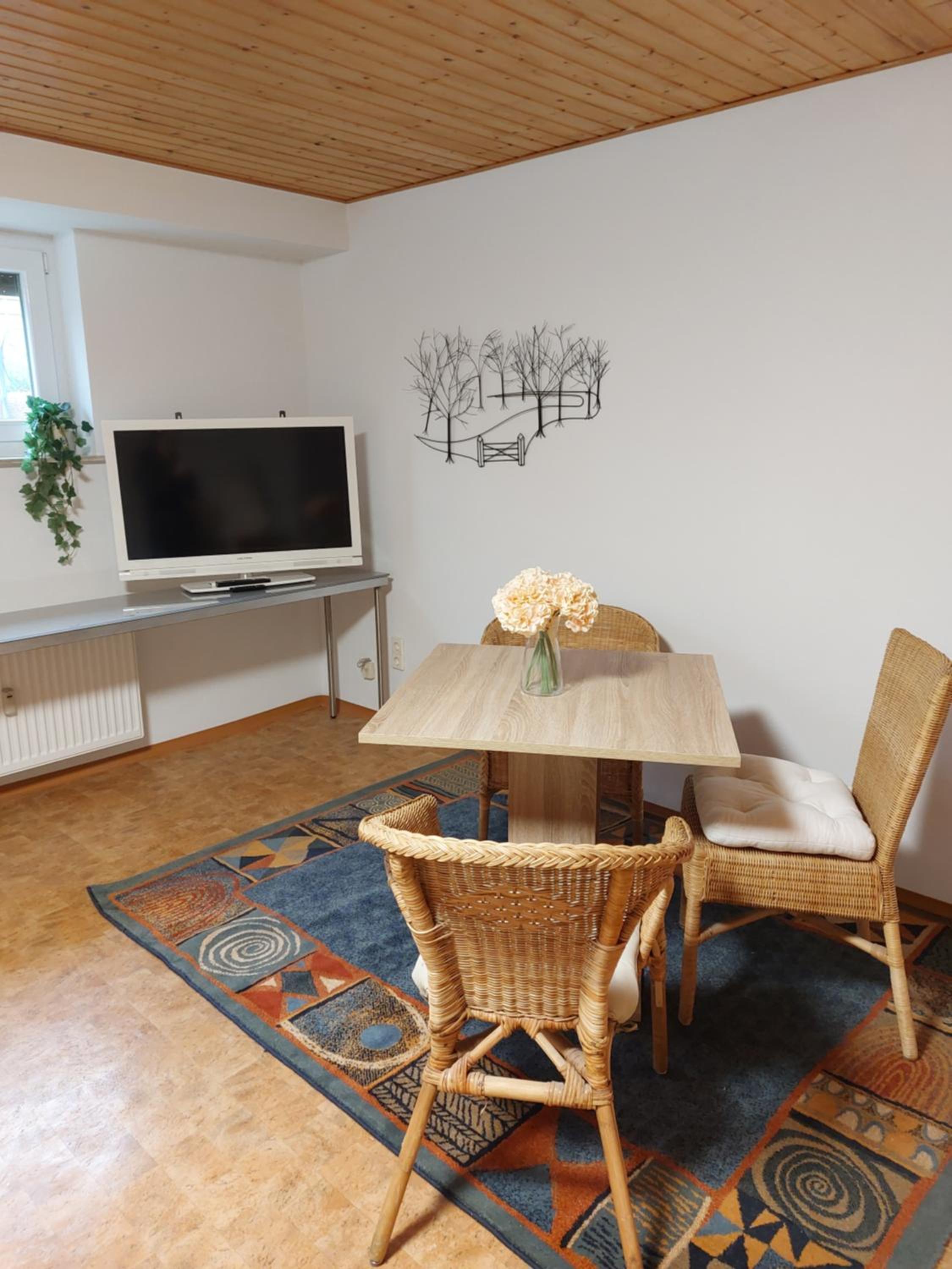 One-Bedroom Apartment - Photo 11
