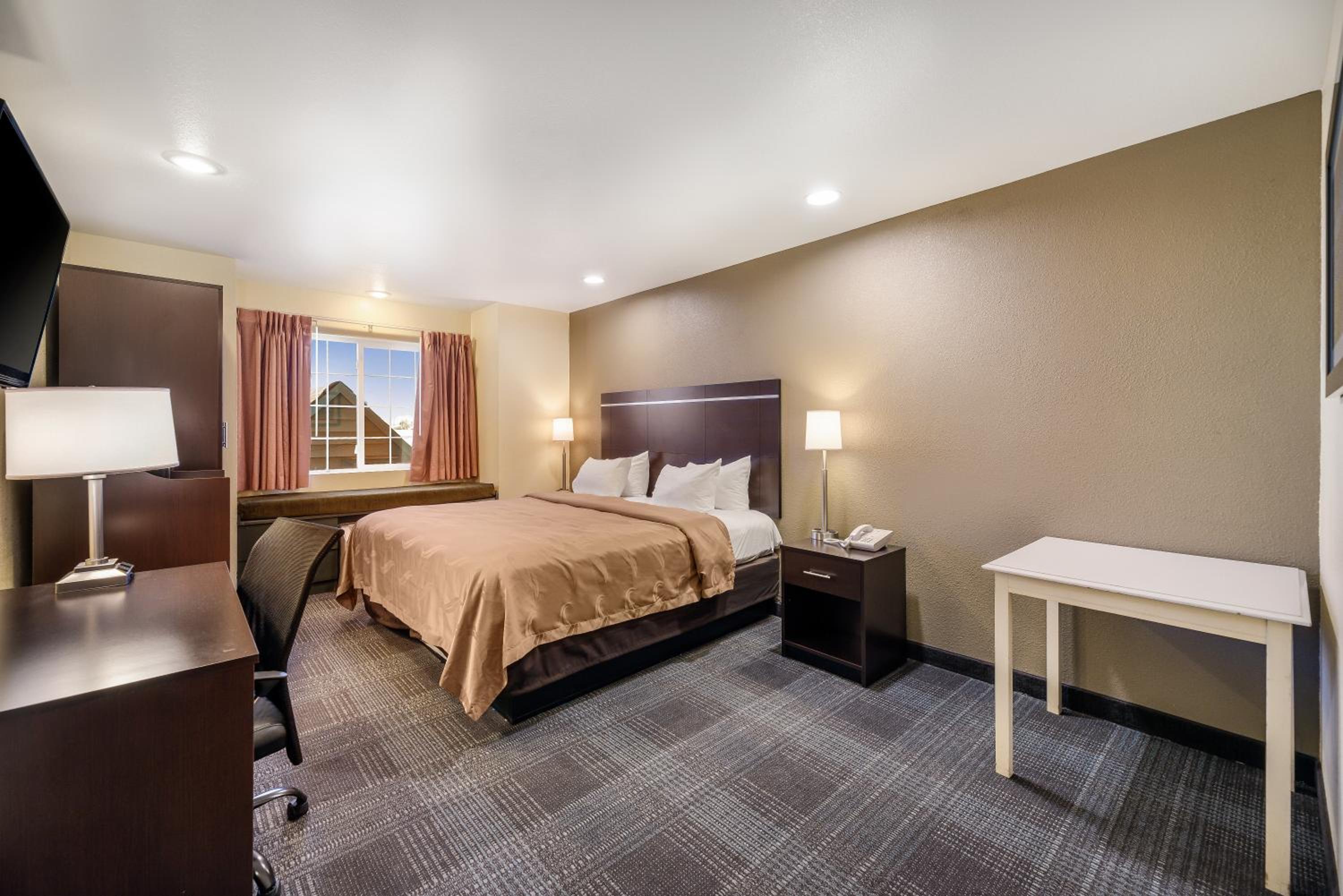 King Room - Non-Smoking - Photo 3