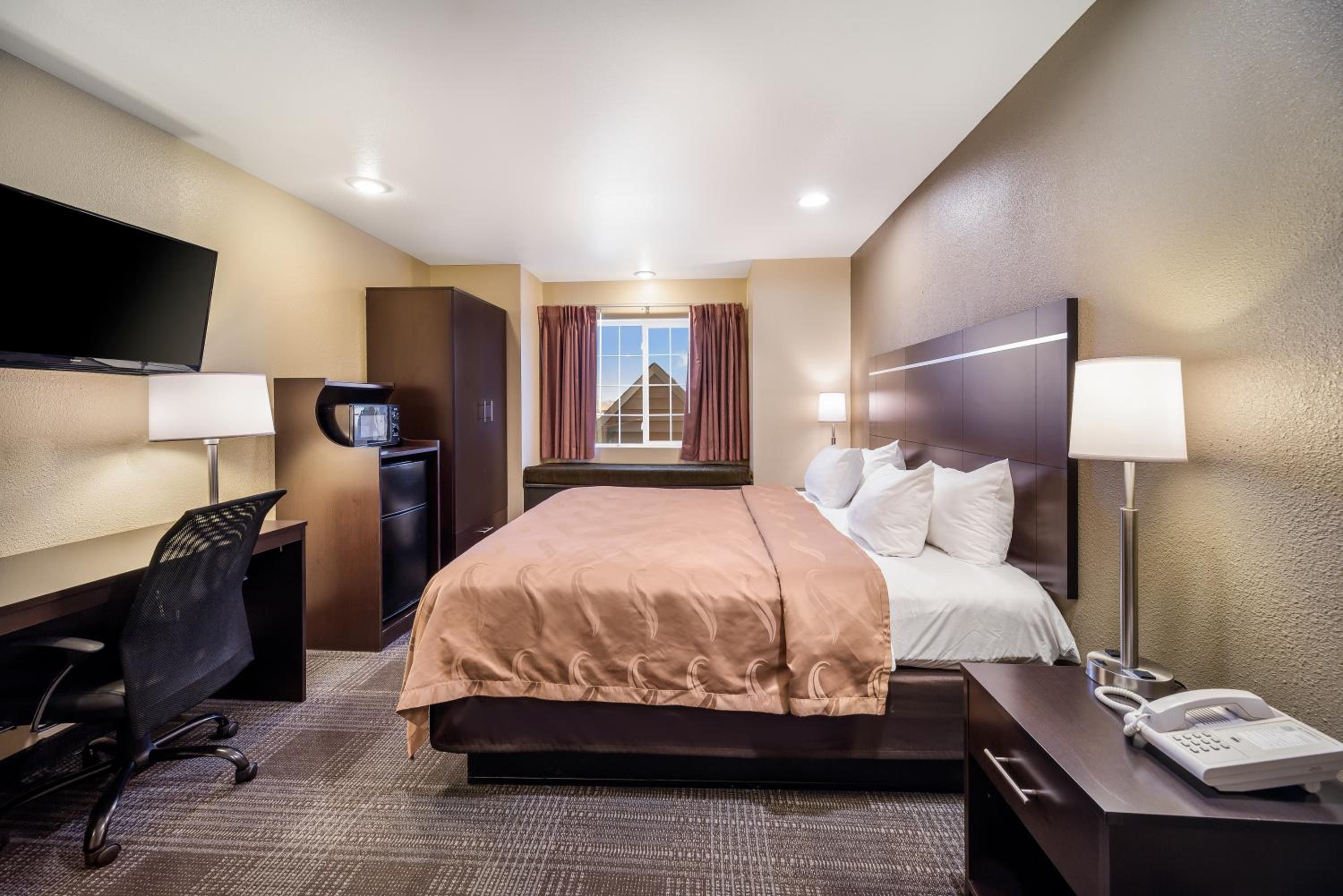 King Room - Non-Smoking - Photo 1