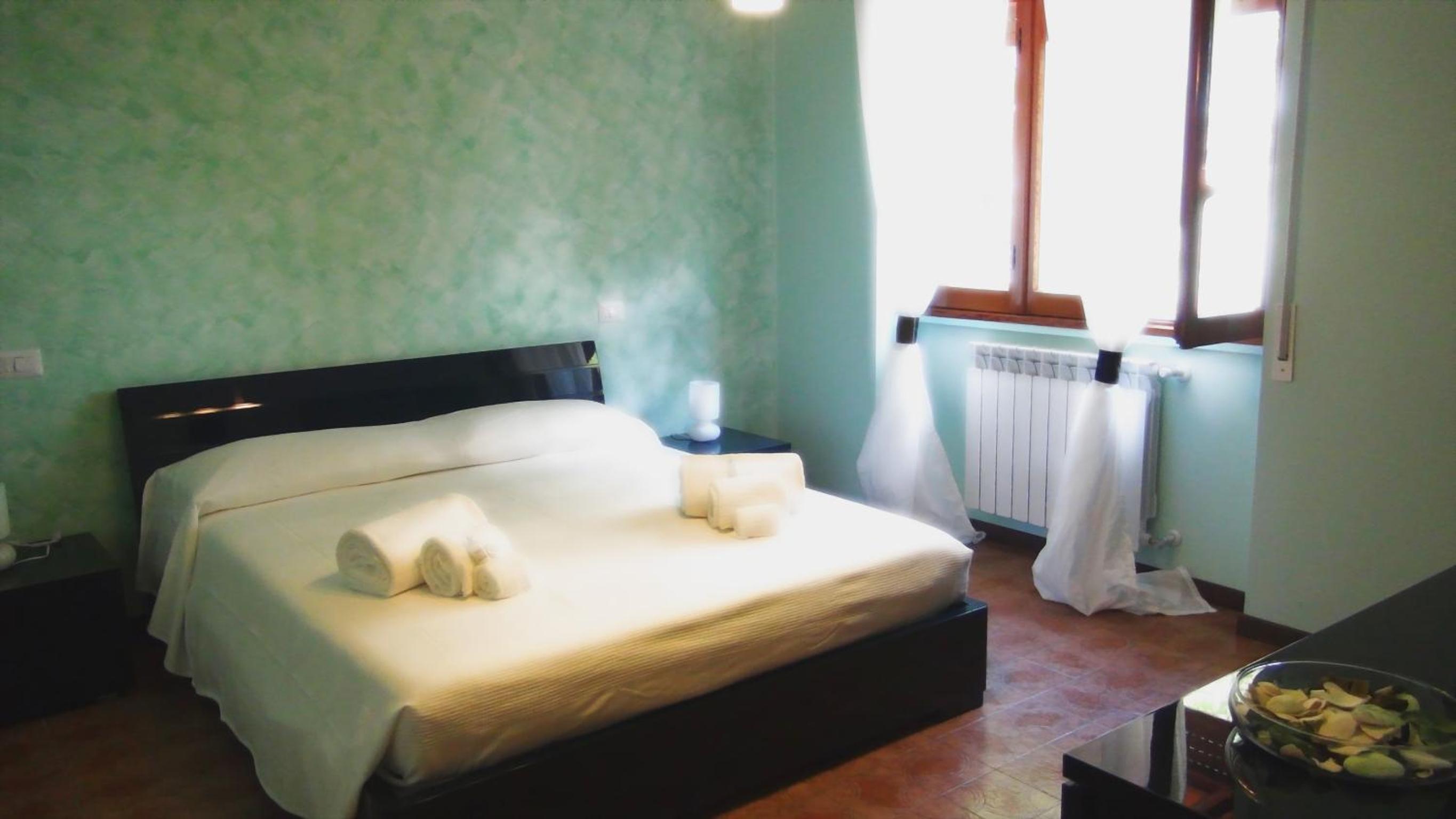 Double Room with Shared Bathroom photo 3