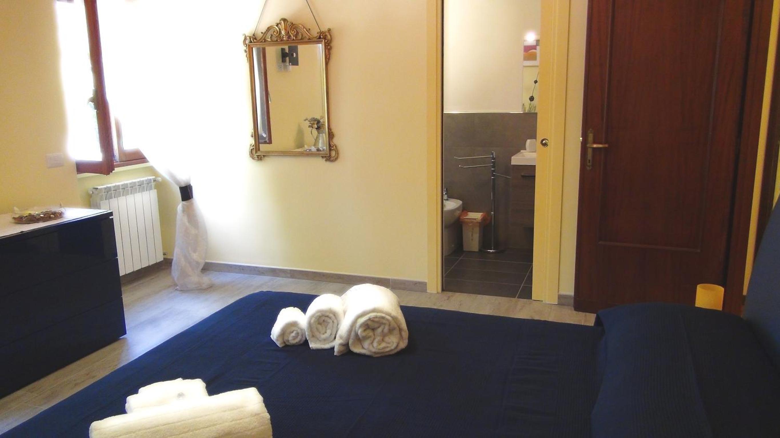 Large Double Room photo 3