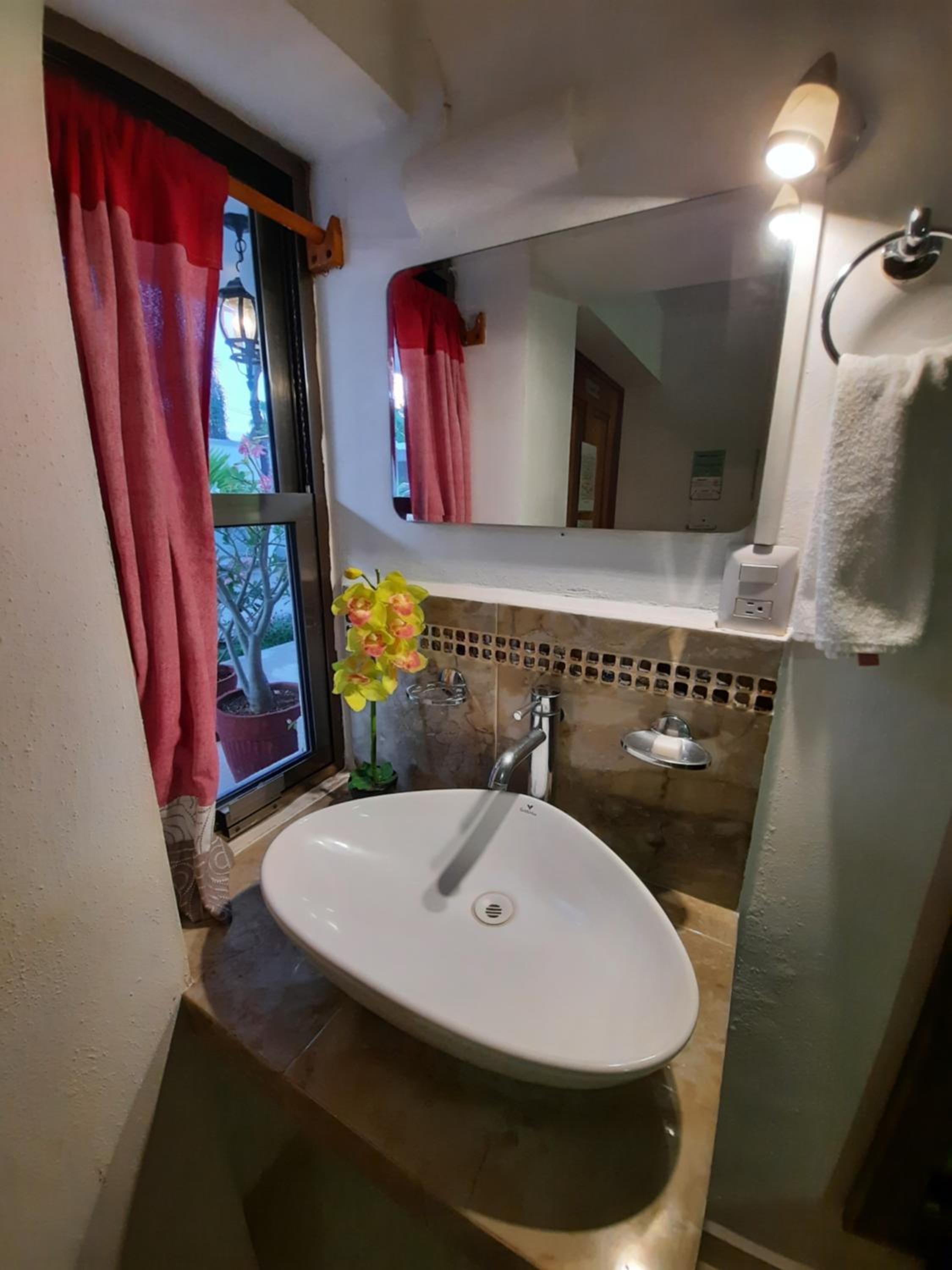 Twin Room with Private Bathroom photo 2