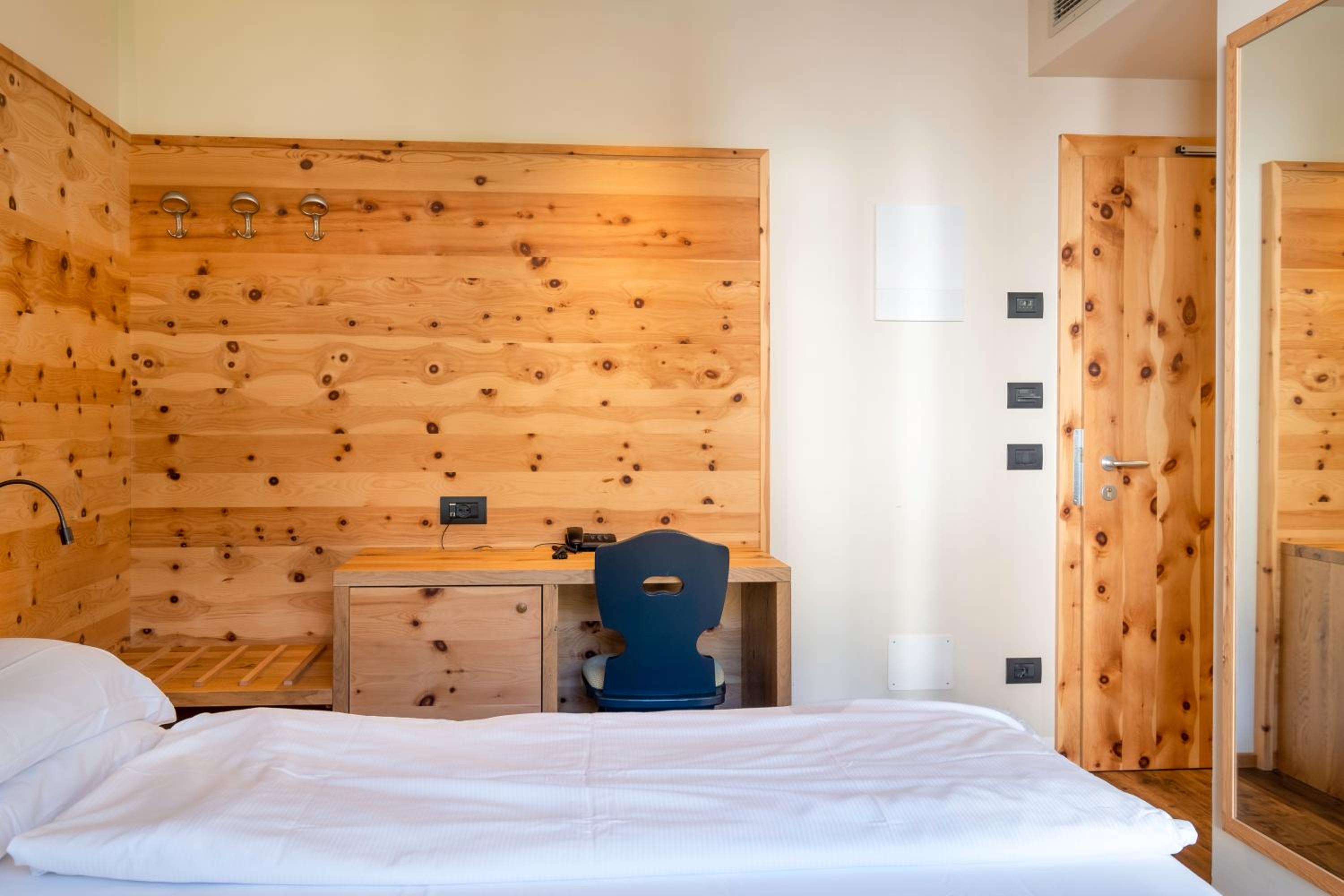 Double Room with Partial Lake View photo 3