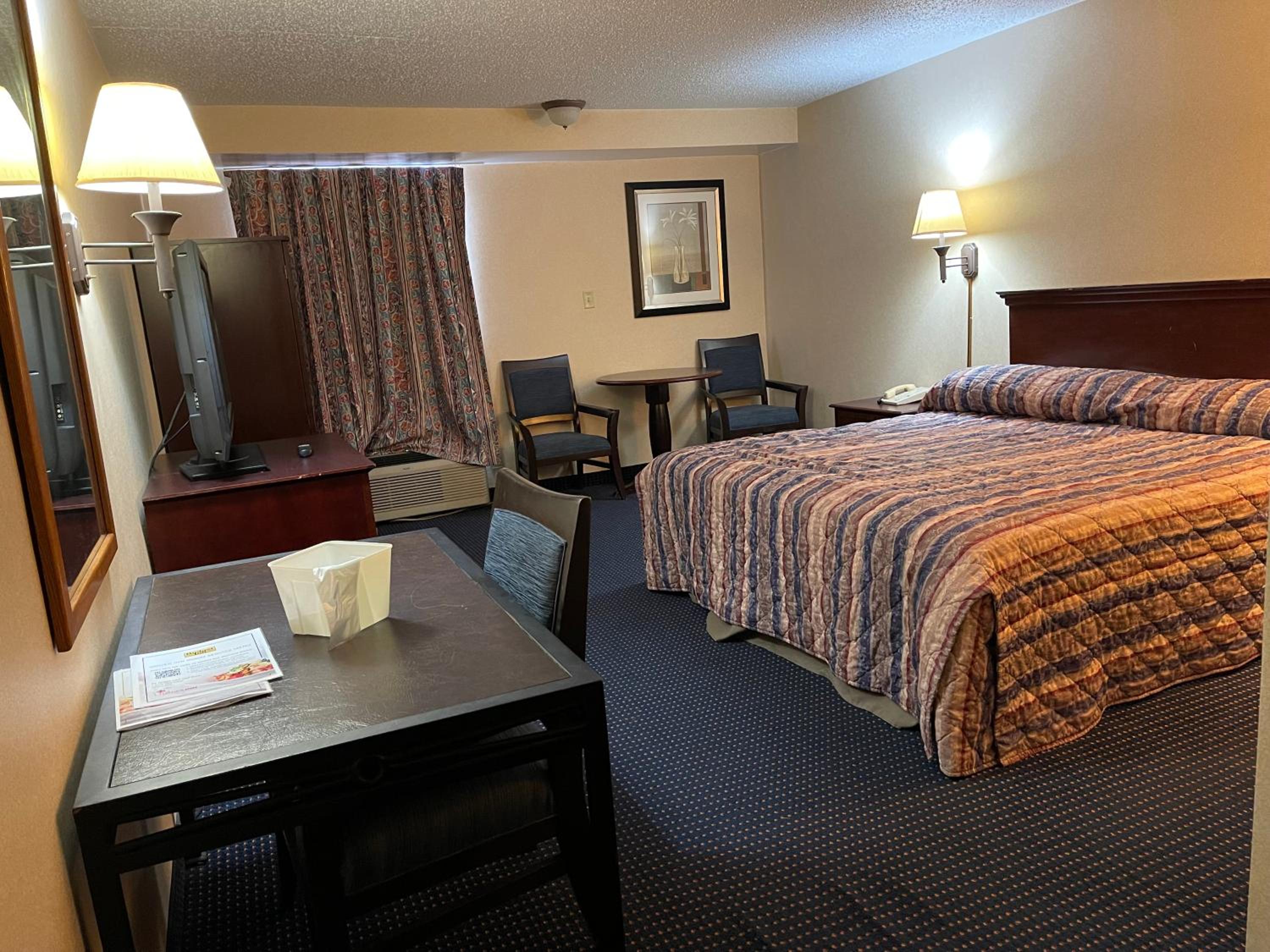 Standard King Room - Non-Smoking  - Photo 1