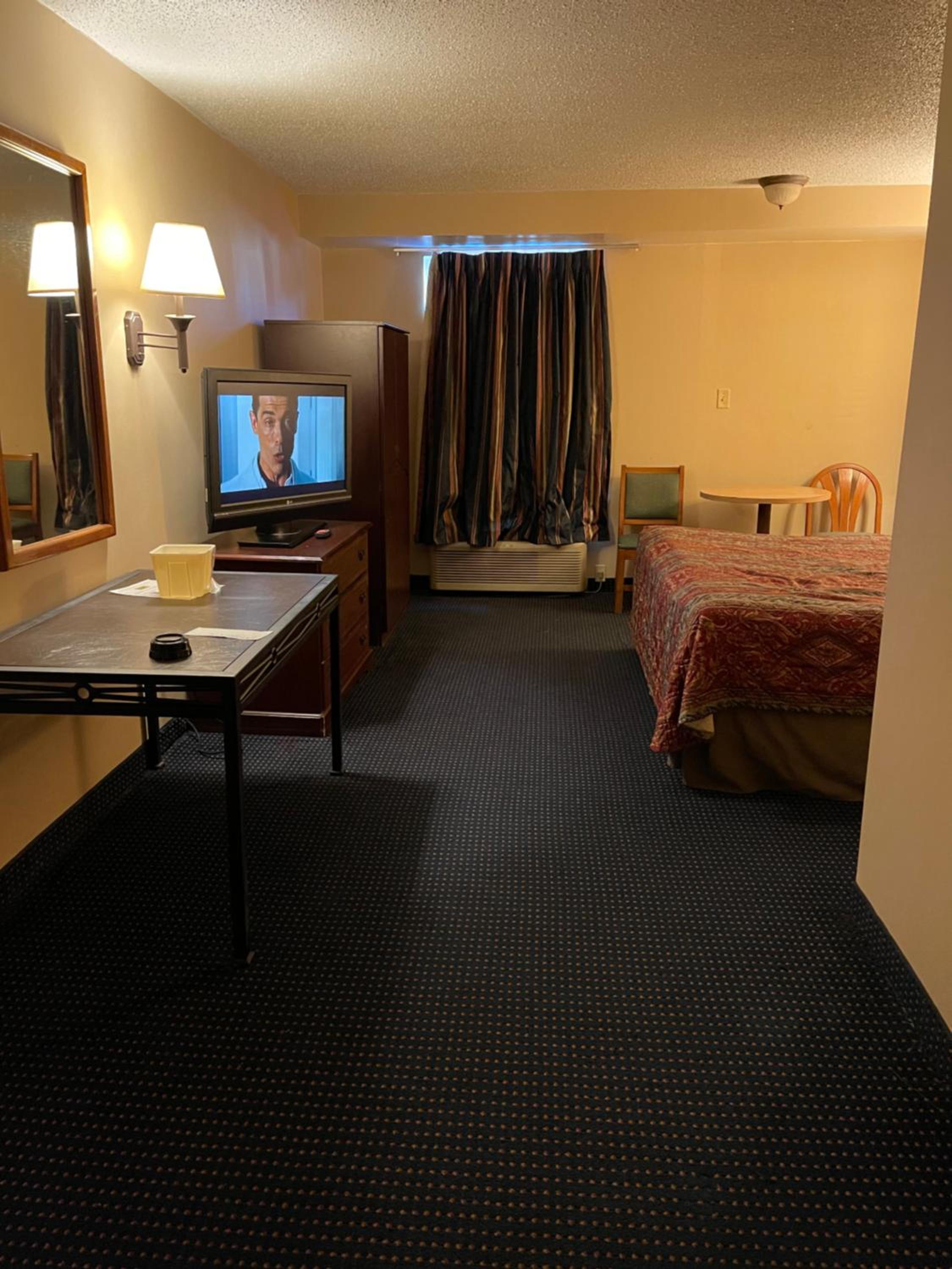 King Room with Roll-In Shower - Disability Access - Photo 1