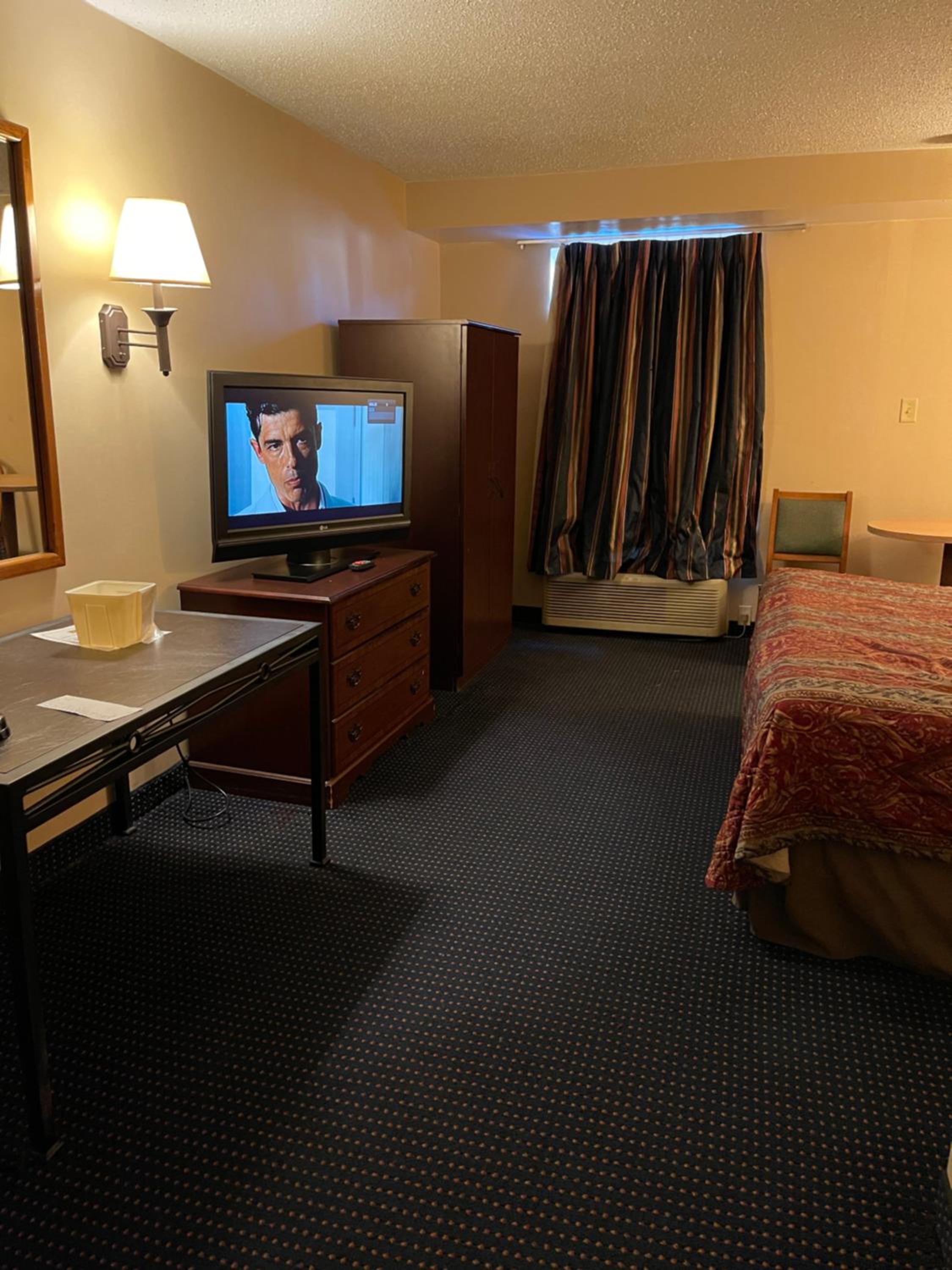 King Room with Roll-In Shower - Disability Access - Photo 2