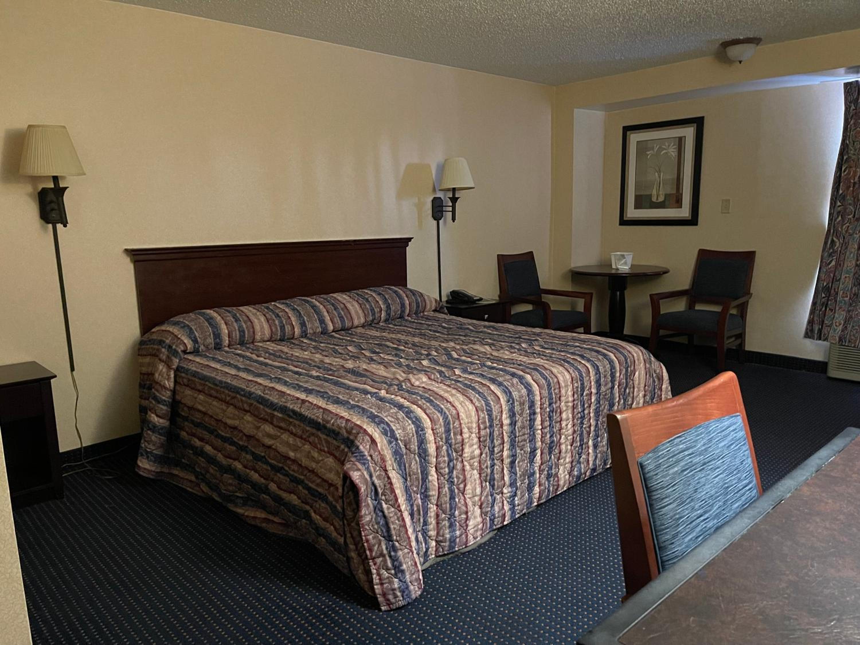 Standard King Room - Non-Smoking  - Photo 2