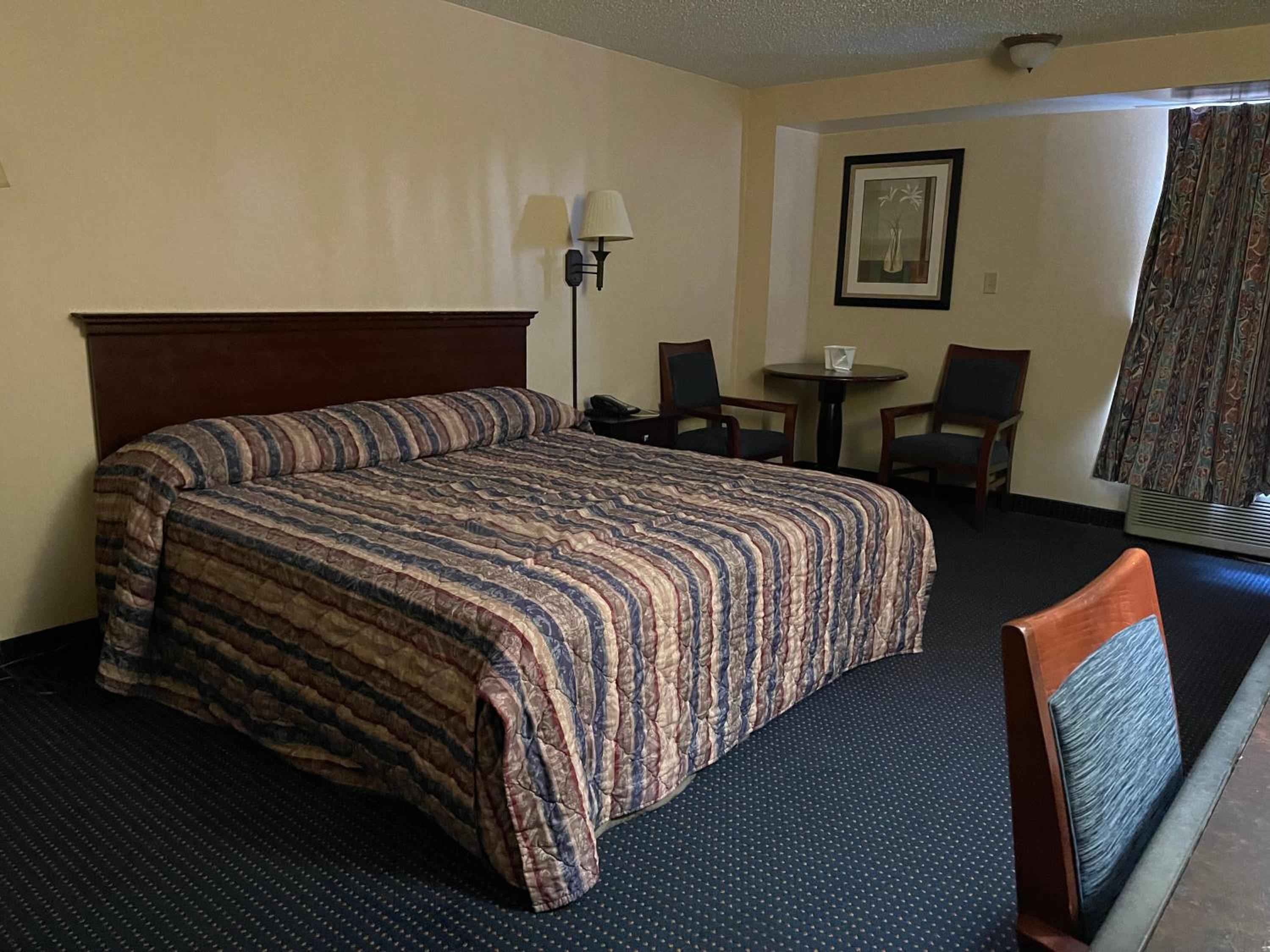 Standard King Room - Non-Smoking  - Photo 3