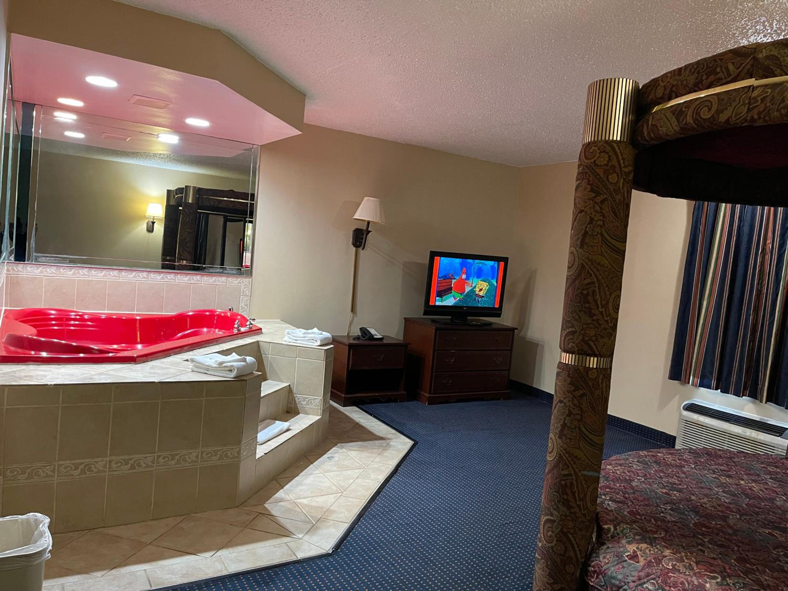 Suite with Hot Tub - Photo 1