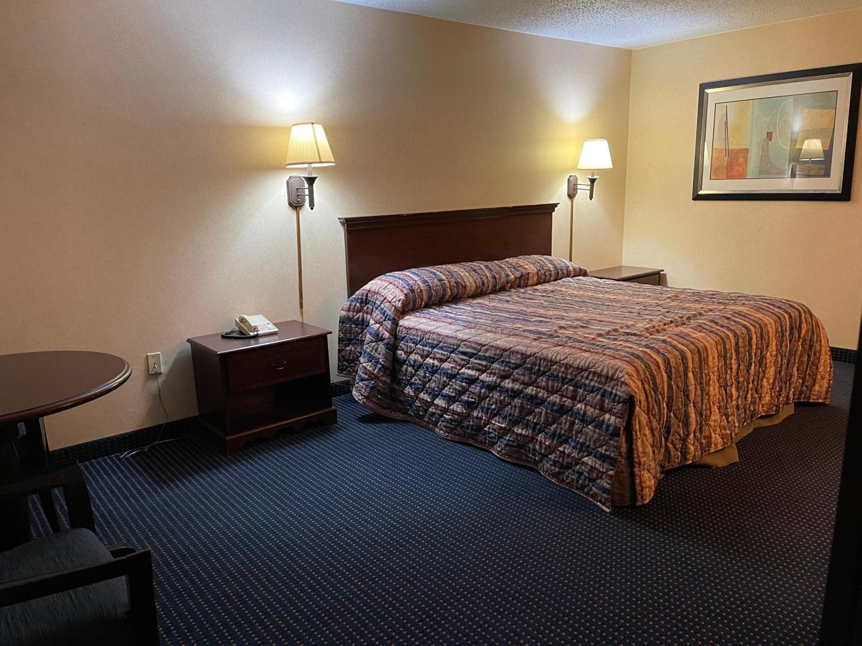 Standard King Room - Non-Smoking  - Photo 10