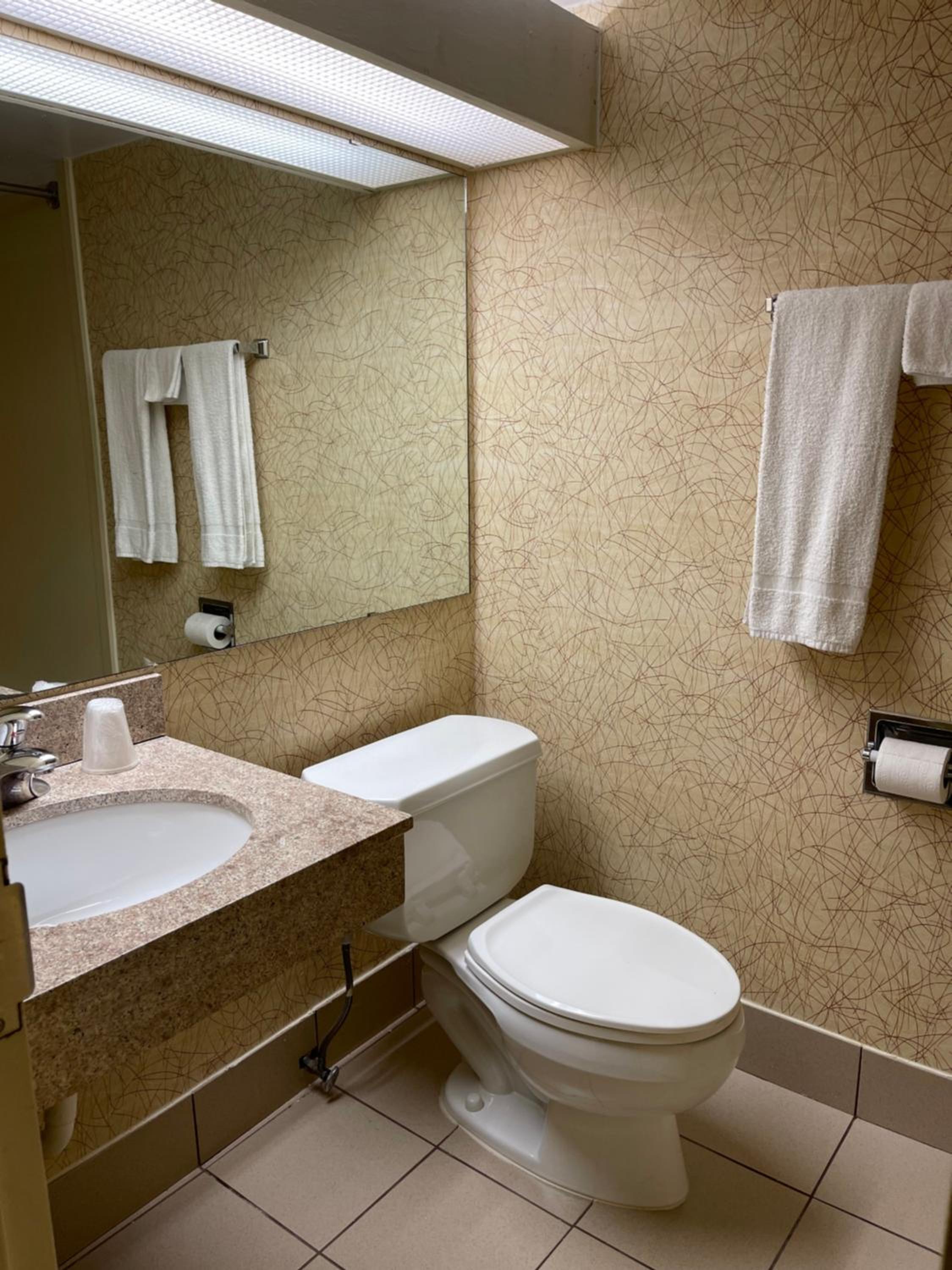 Standard King Room - Non-Smoking  - Photo 8