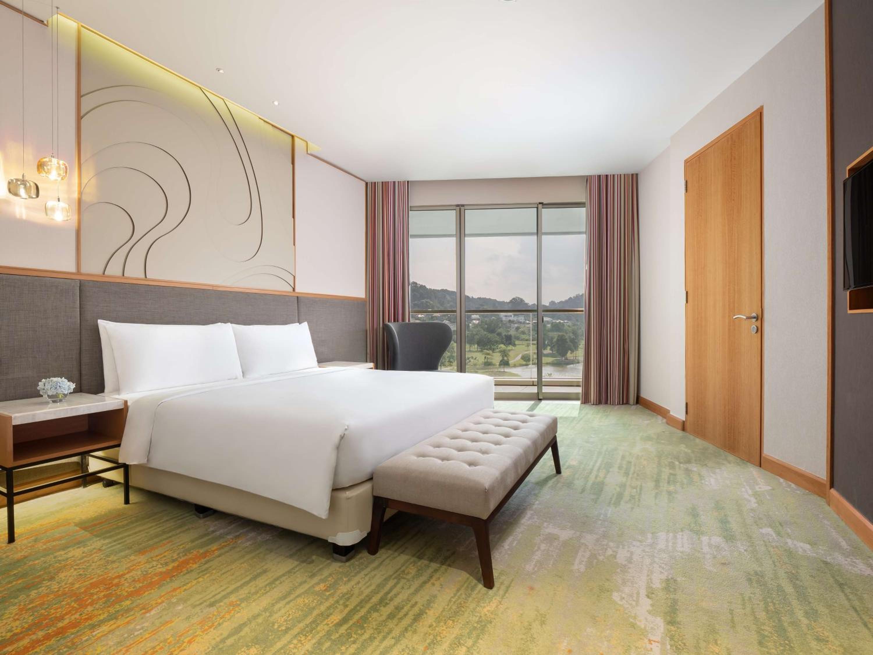 Deluxe Room with Golf View photo 1