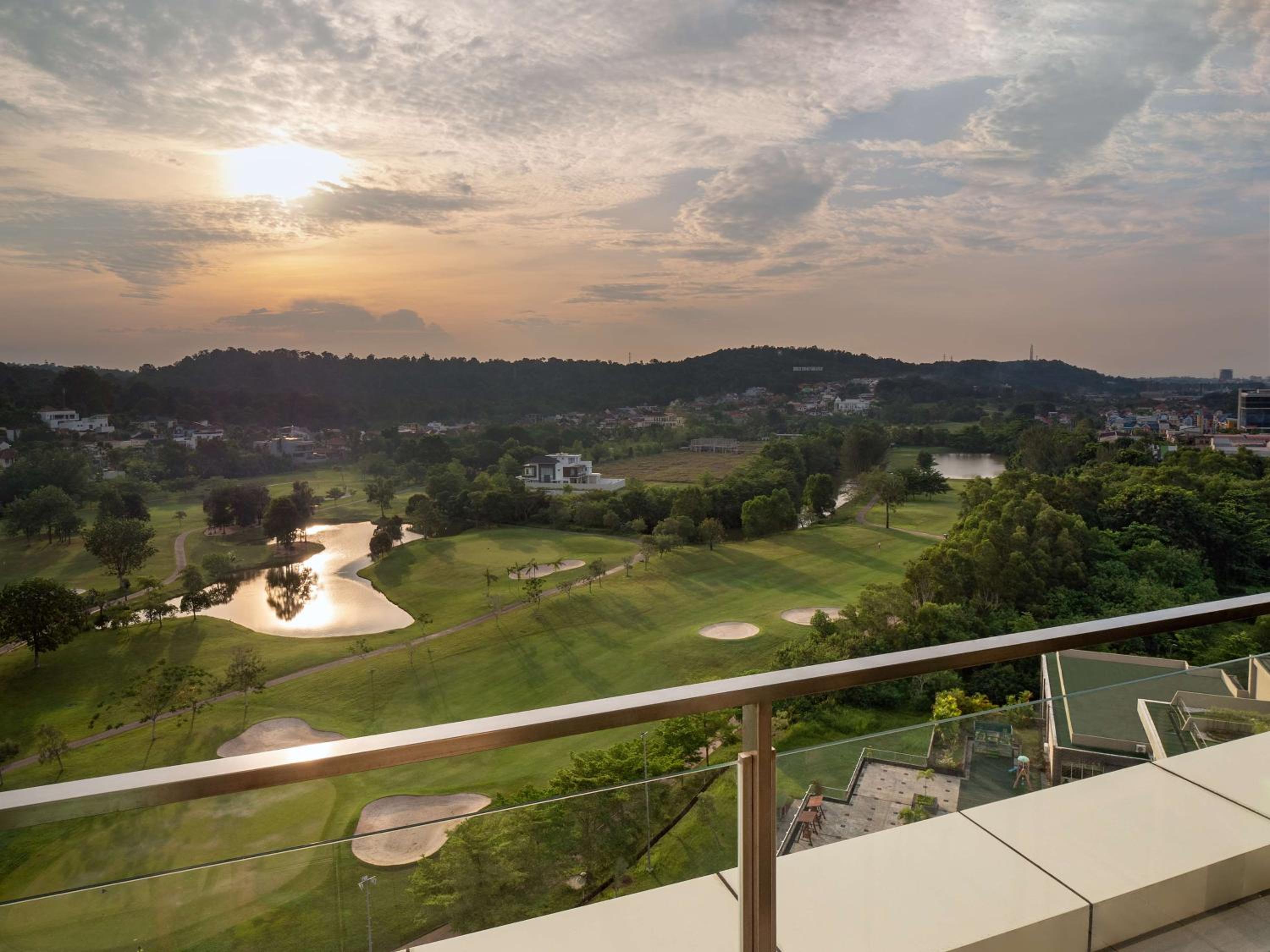Executive Suite with Golf View photo 2