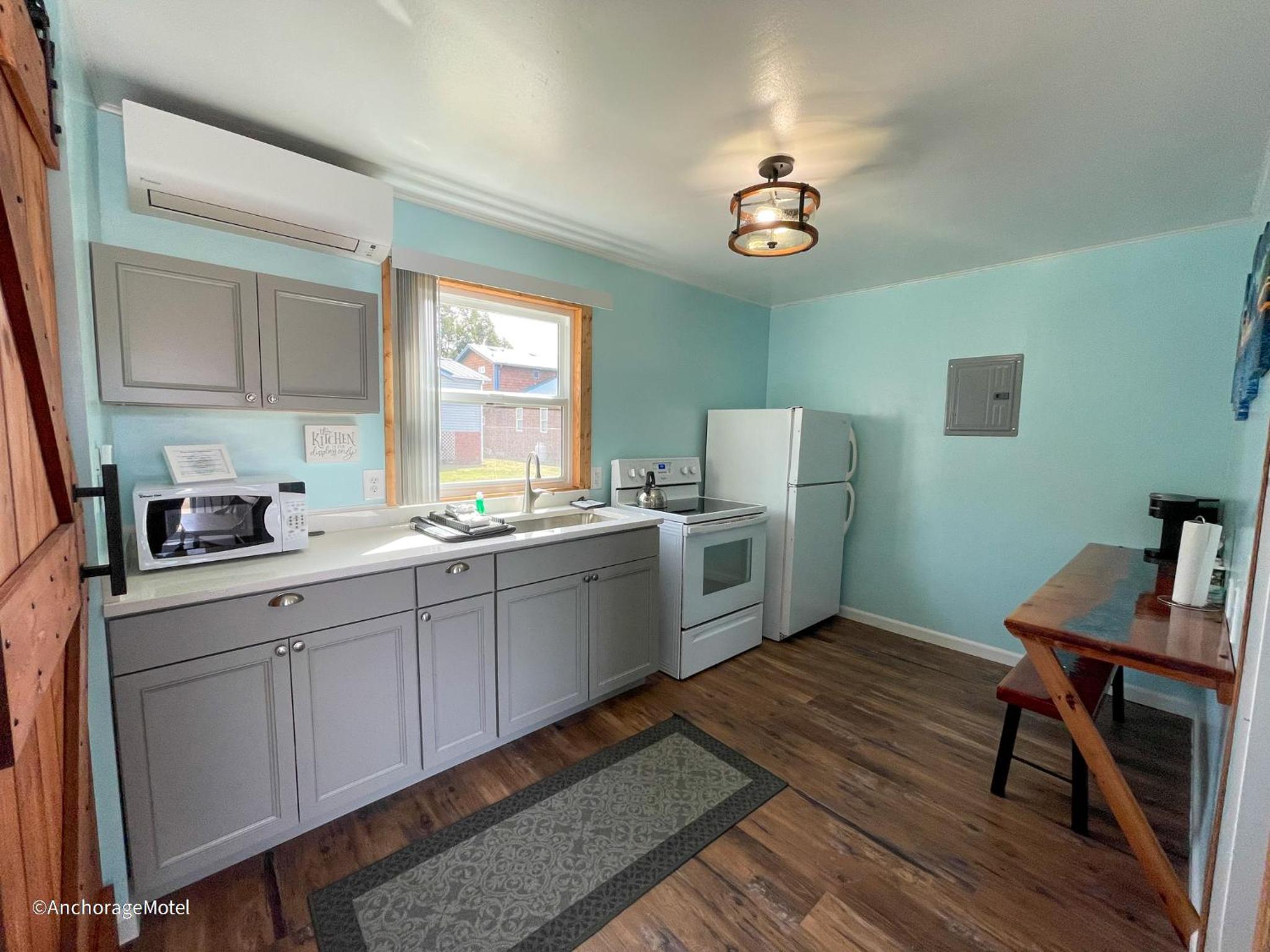 Deluxe King Suite photo 2