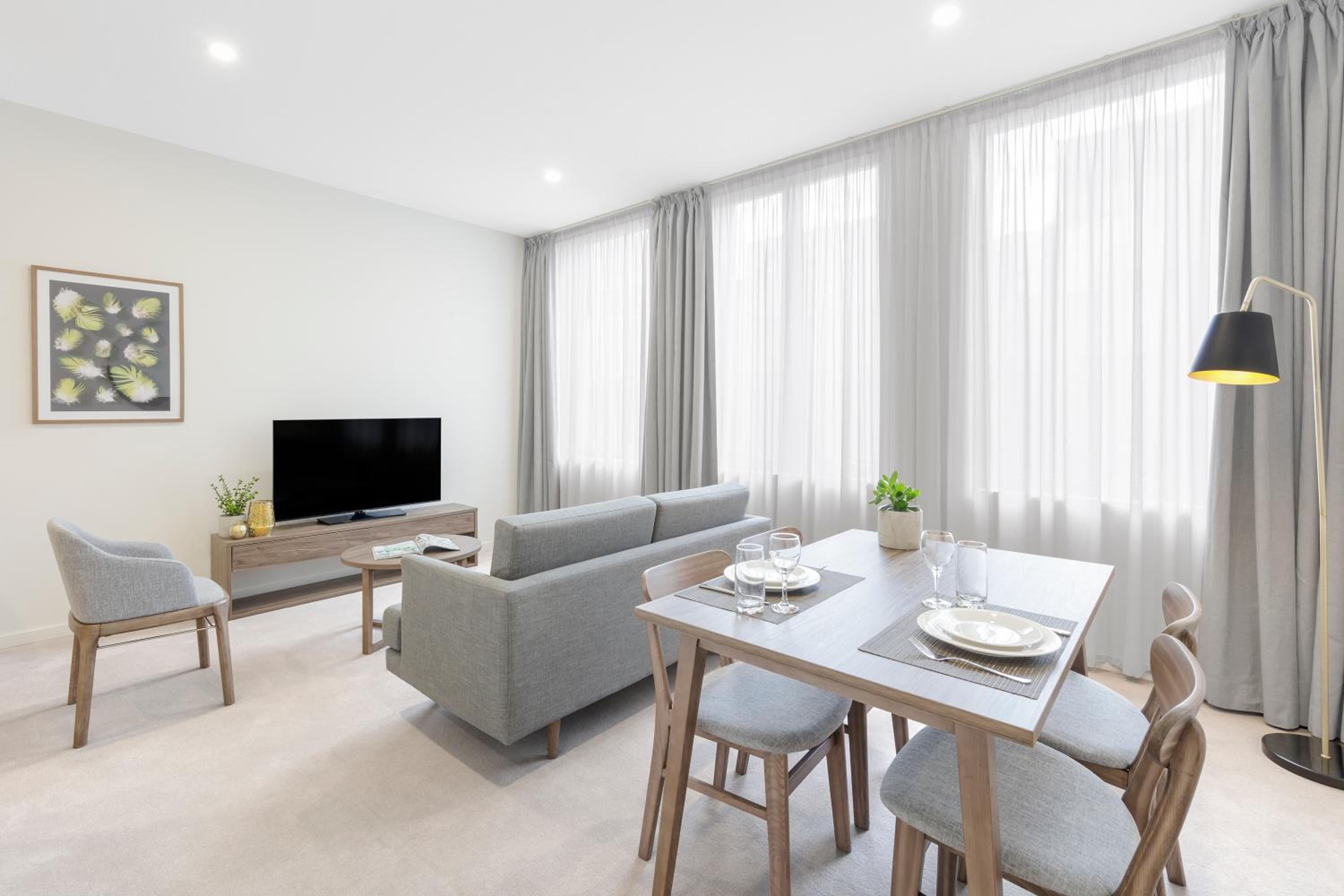 One Bedroom Apartment - Photo 2