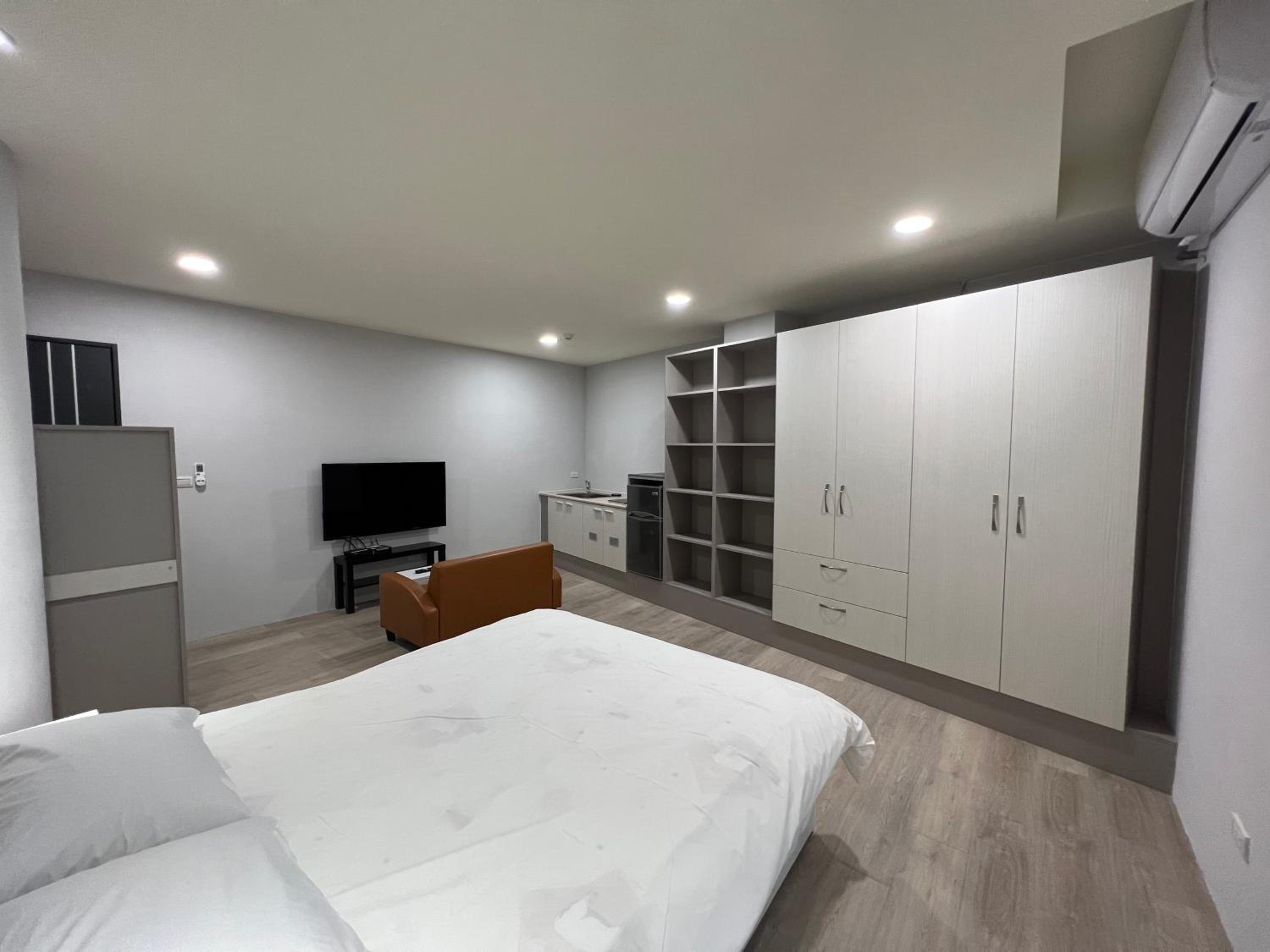 Large Double Room photo 2