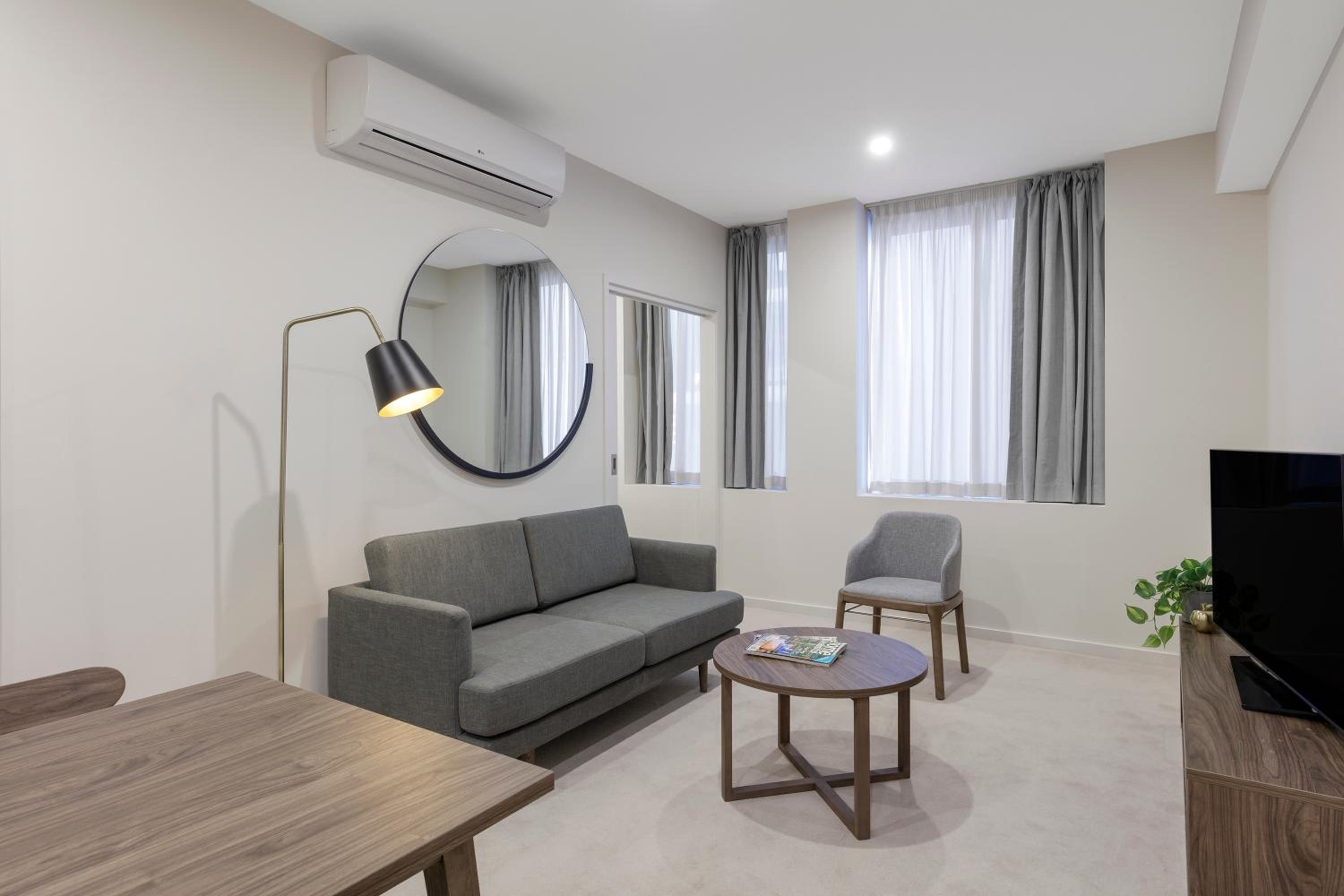 One Bedroom Apartment + Study - Photo 4