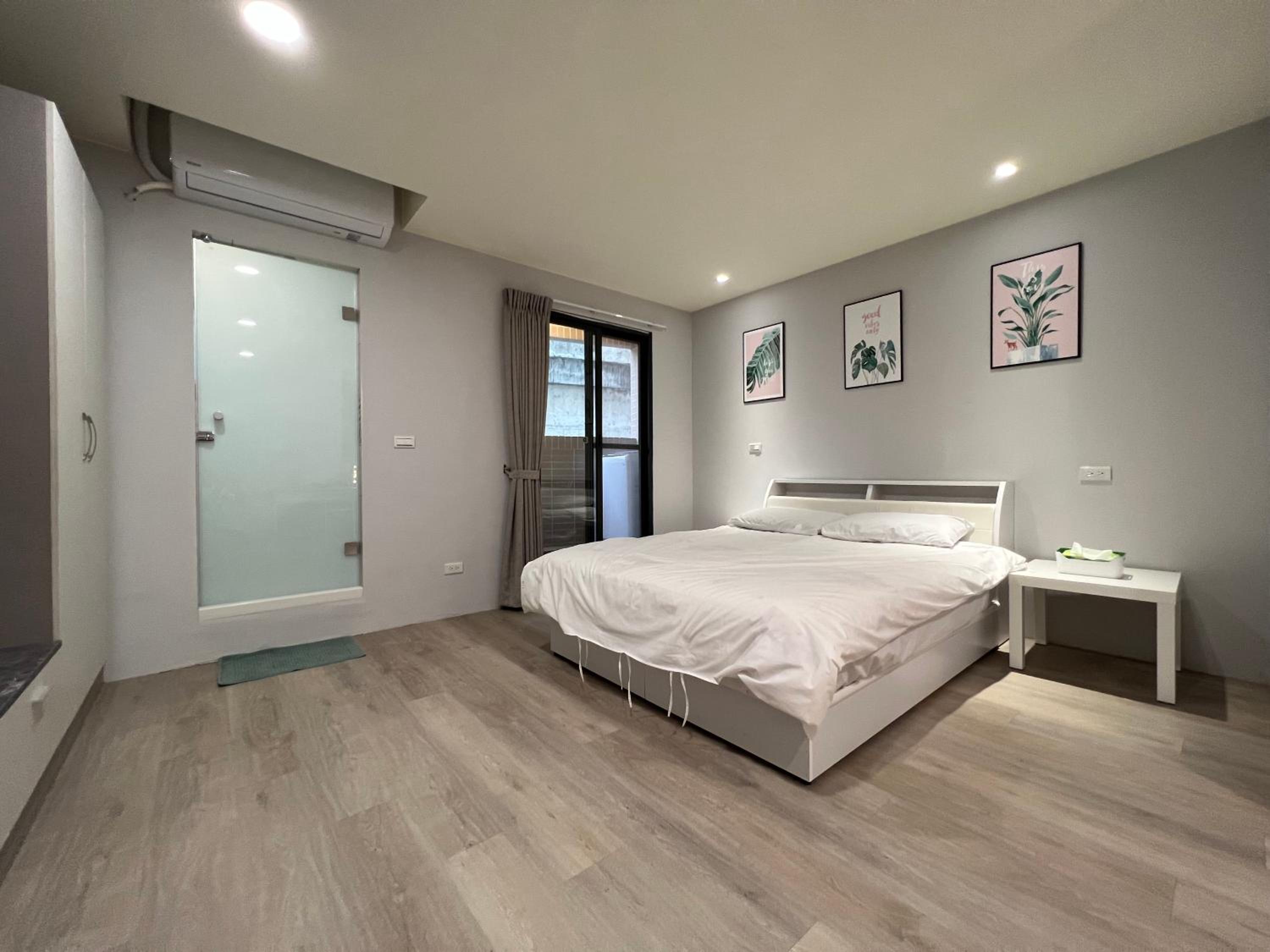 Large Double Room photo 1