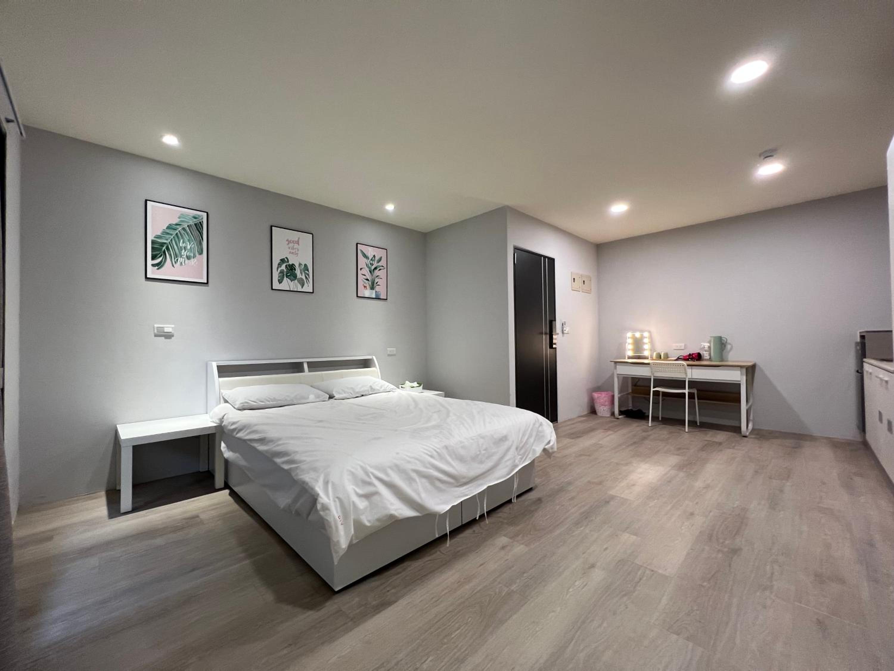 Large Double Room photo 2
