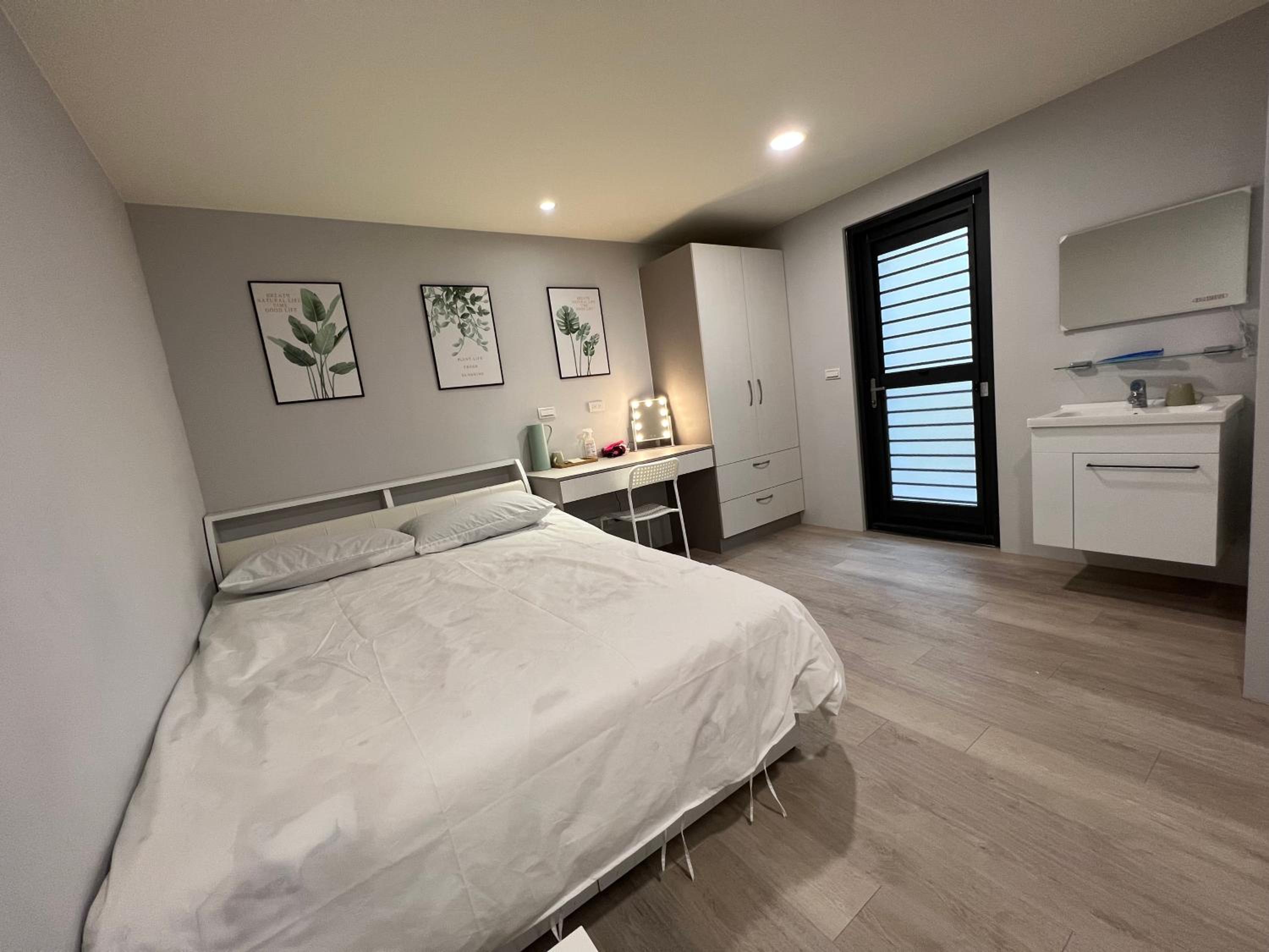 Large Double Room photo 1