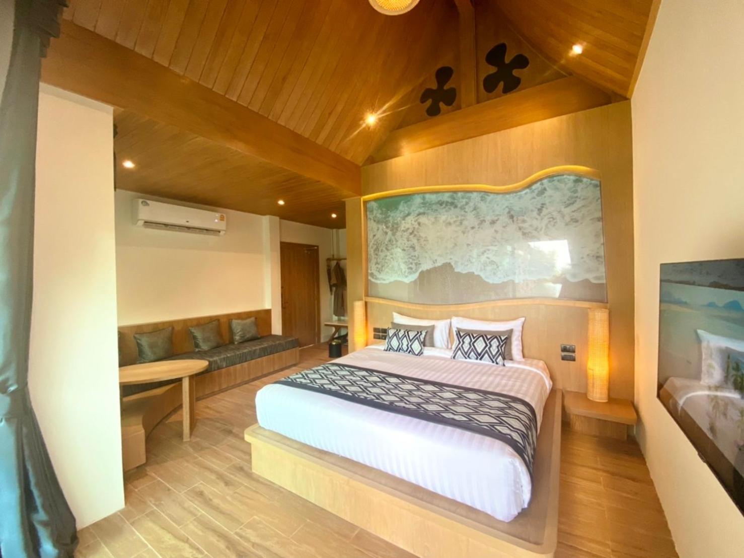 Junior Suite Pool Access