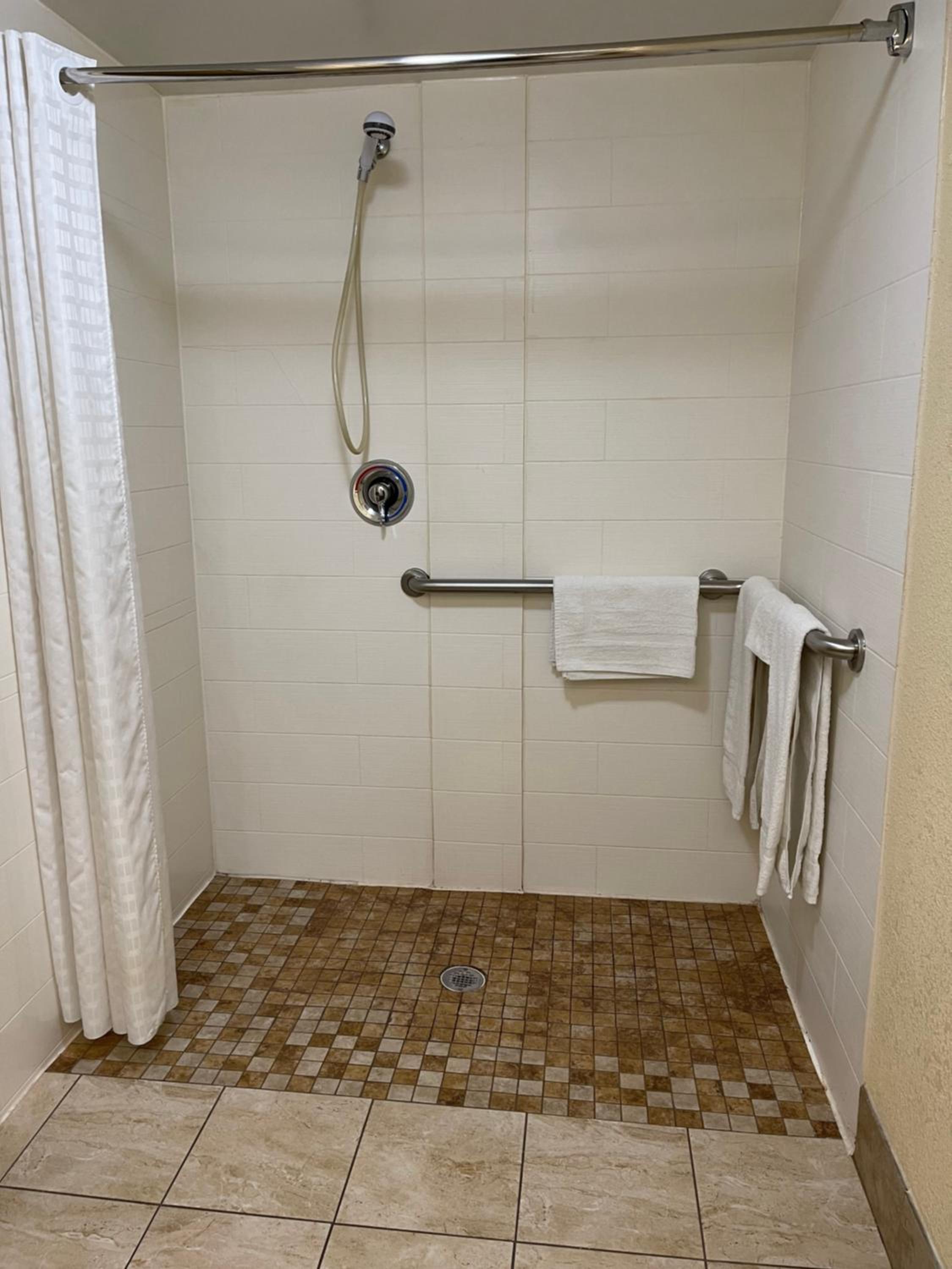 Double Room - Disability Access - Photo 3