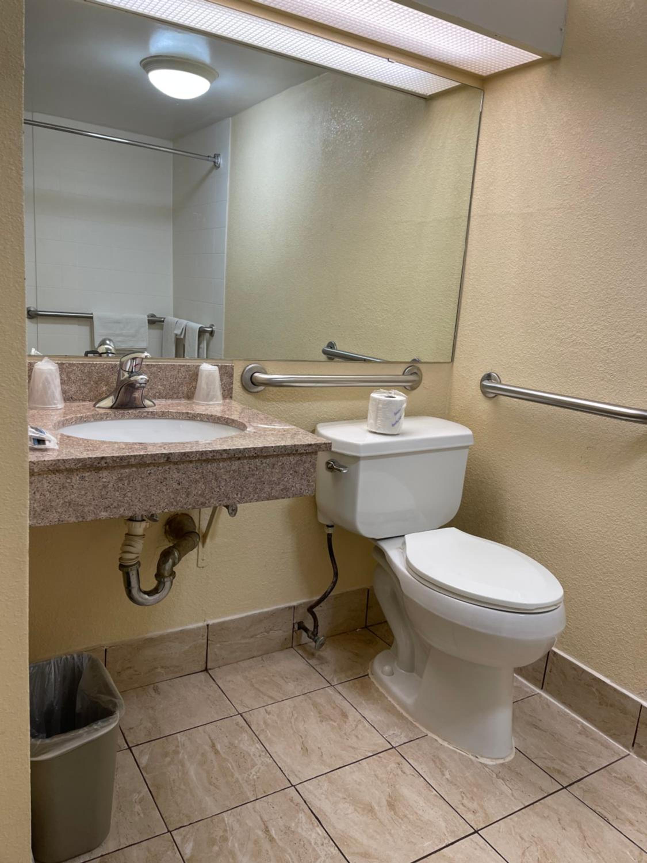 Double Room - Disability Access - Photo 4