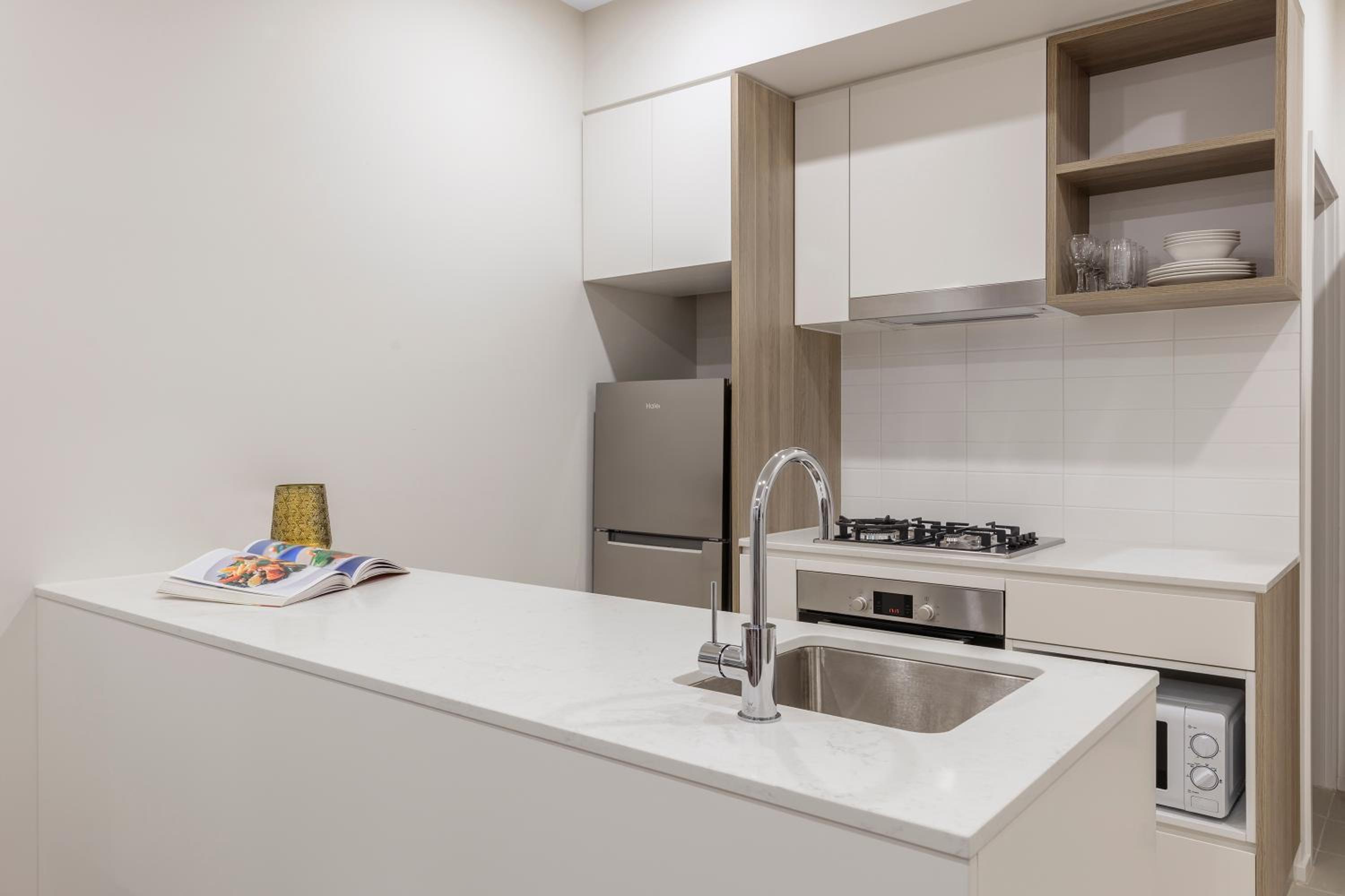 Two Bedroom Two Bathroom Apartment - Photo 3