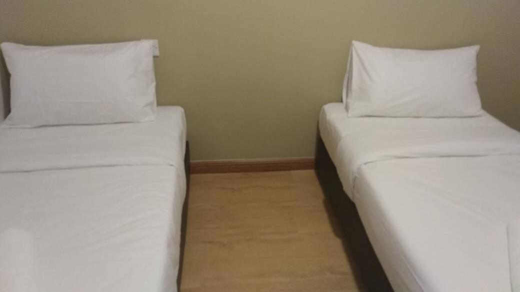 Standard Twin Room With Shared Bathroom