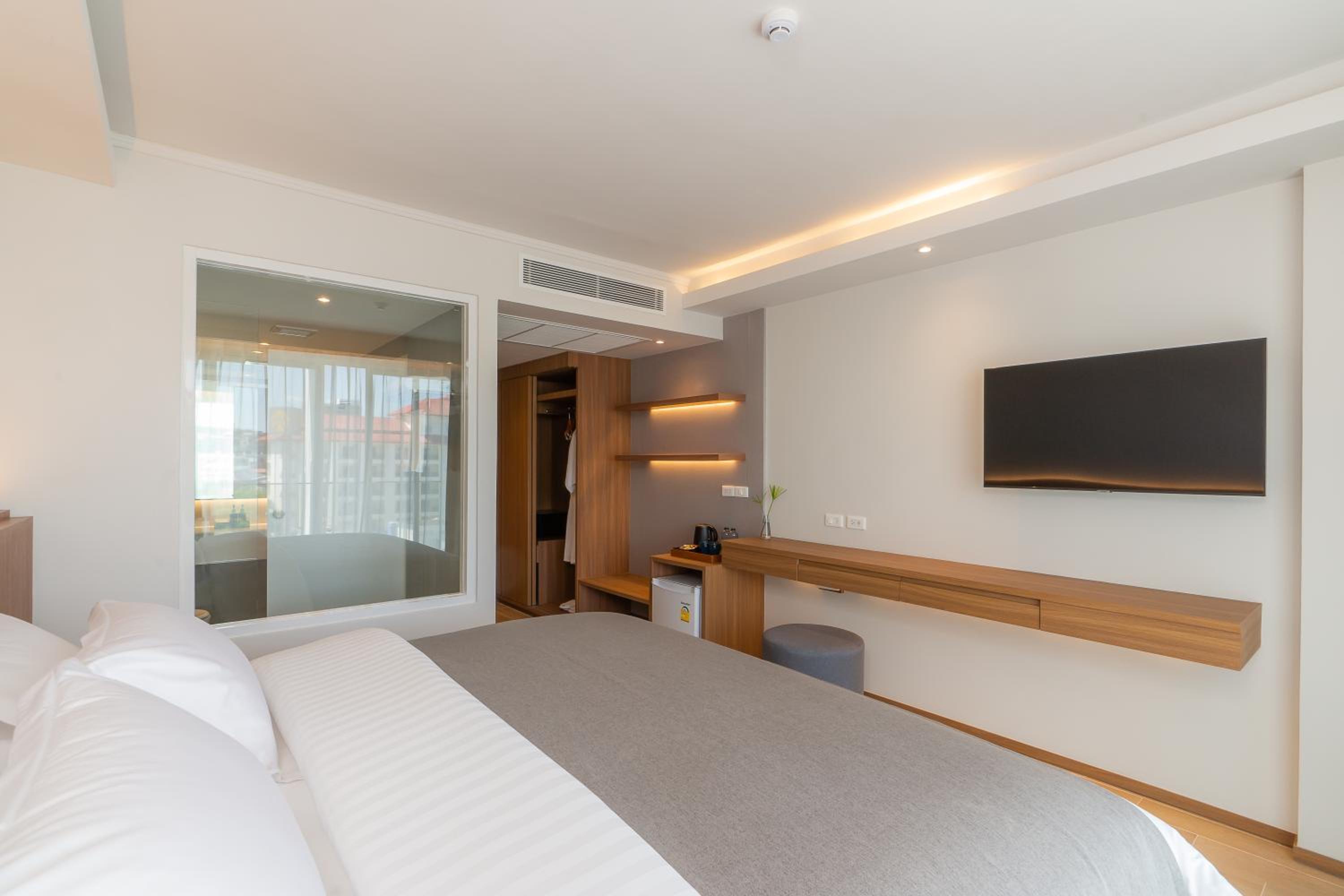 Superior King Room - Photo 6