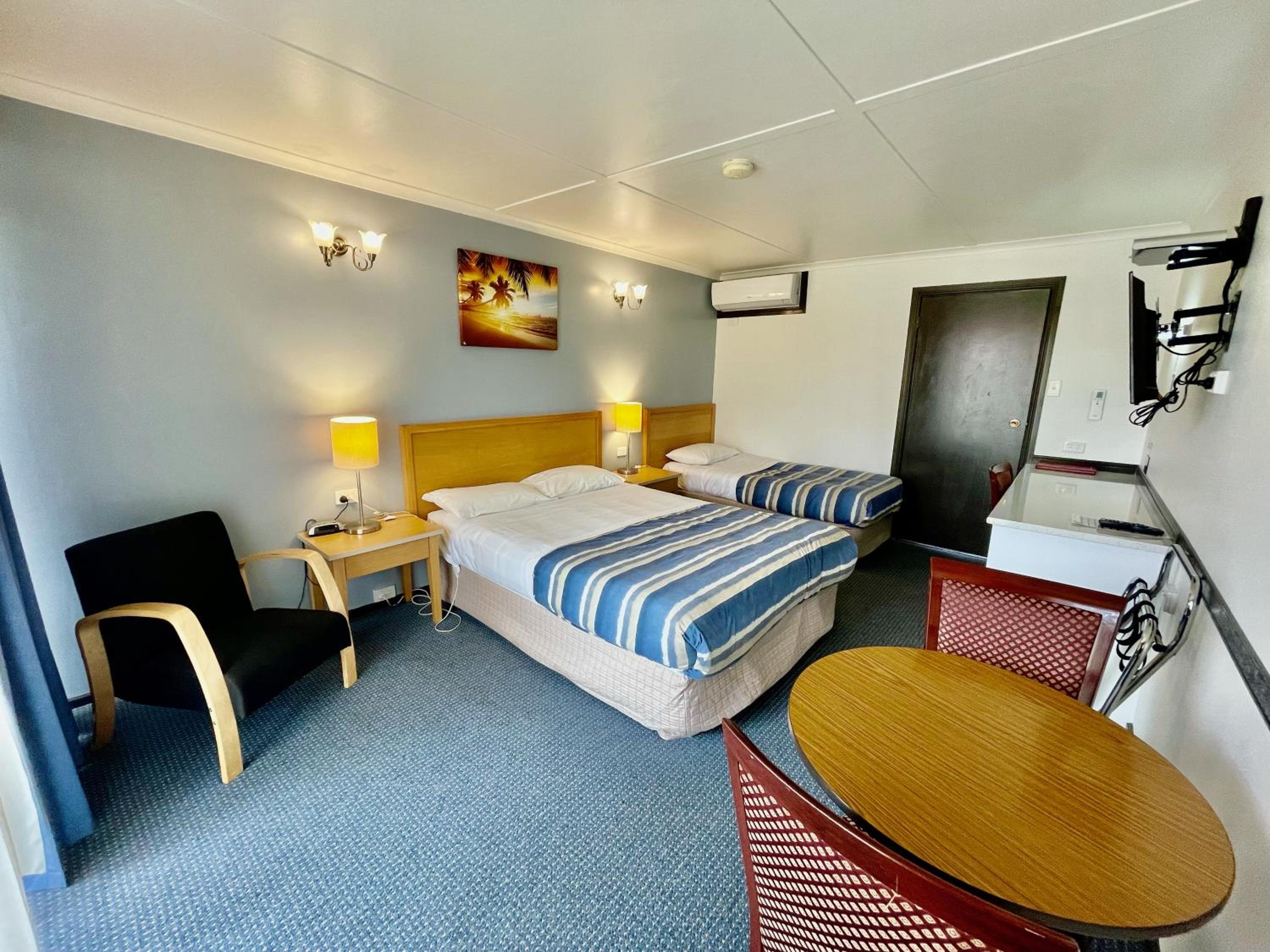 Standard Twin Room - Photo 6