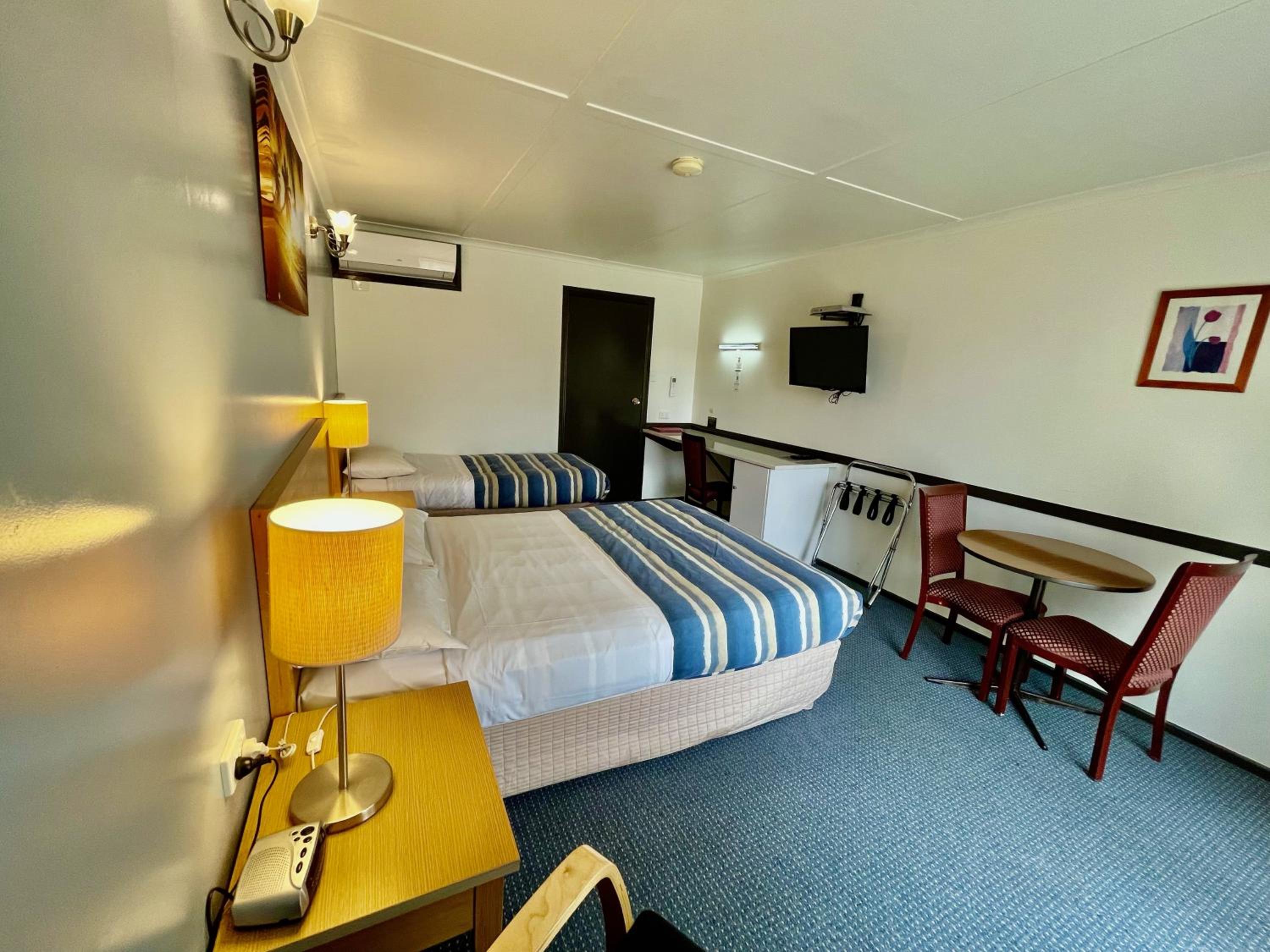 Standard Twin Room - Photo 5