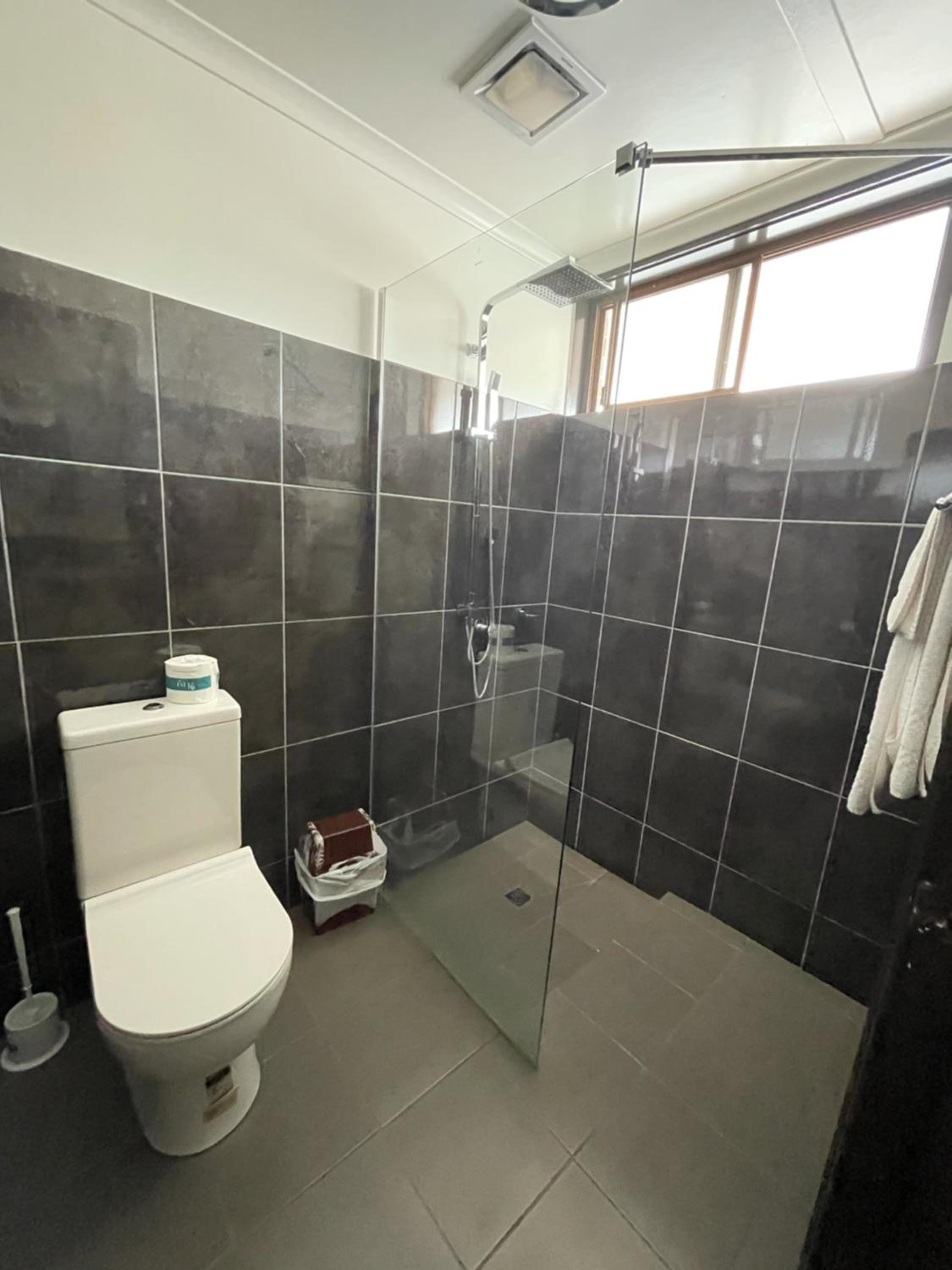 Standard Twin Room - Photo 4
