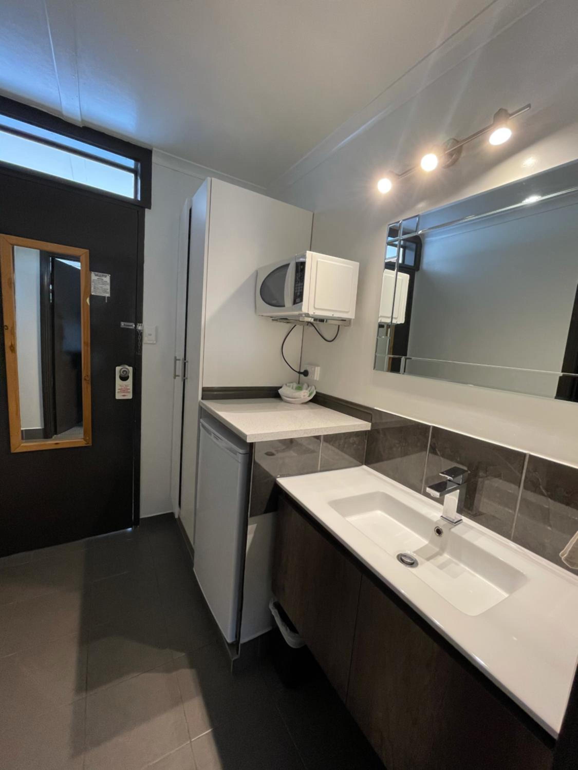 Standard Twin Room - Photo 3