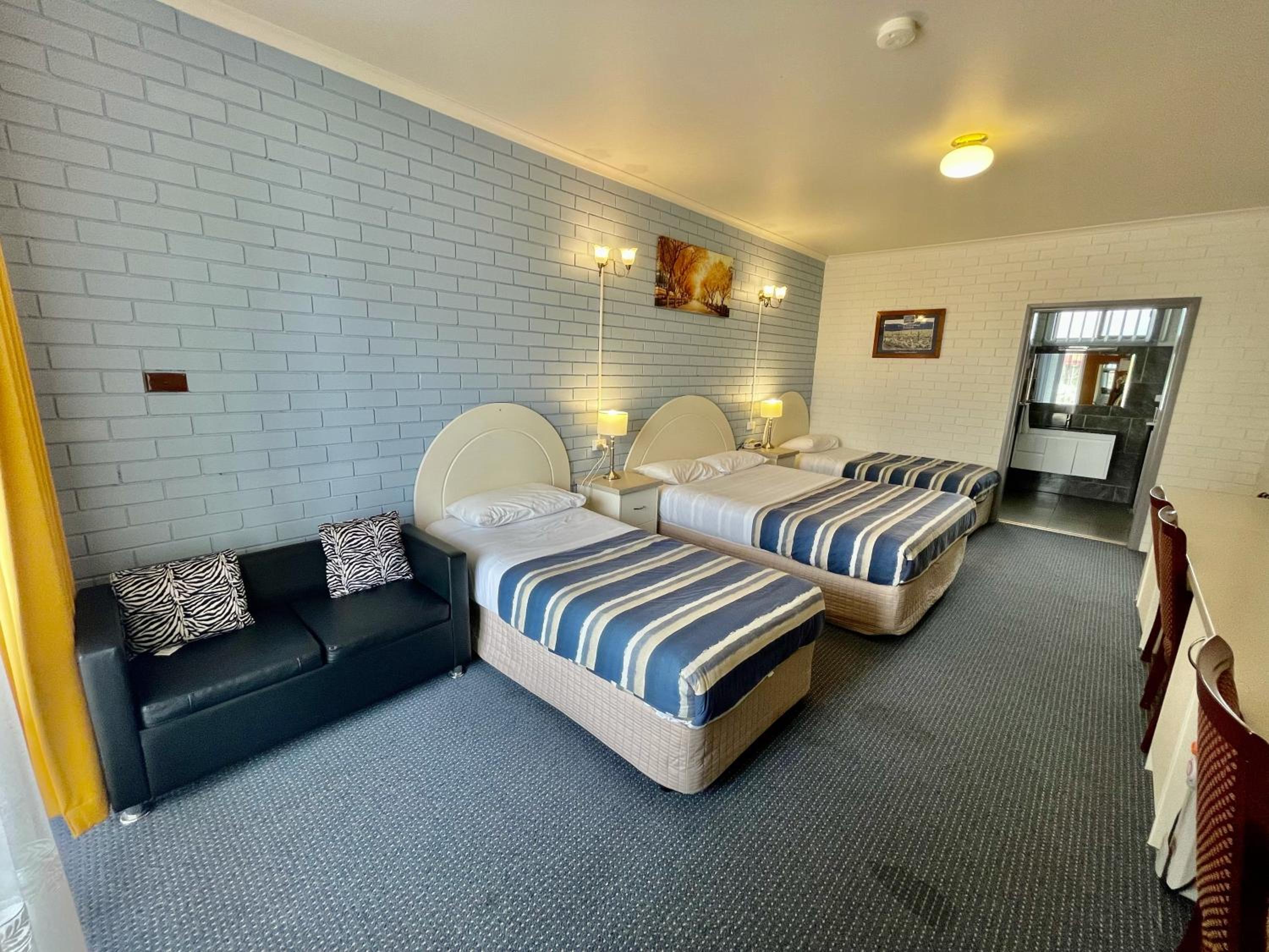 Family Room - General - Photo 5