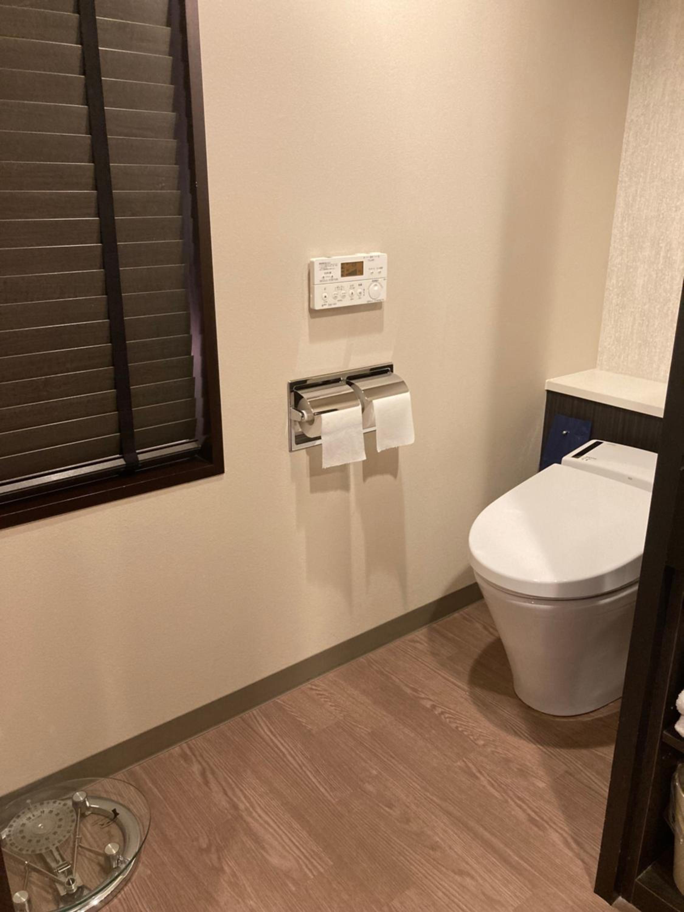 Executive Floor Double Room with Separate Bathroom - Non-Smoking thumbnail 6