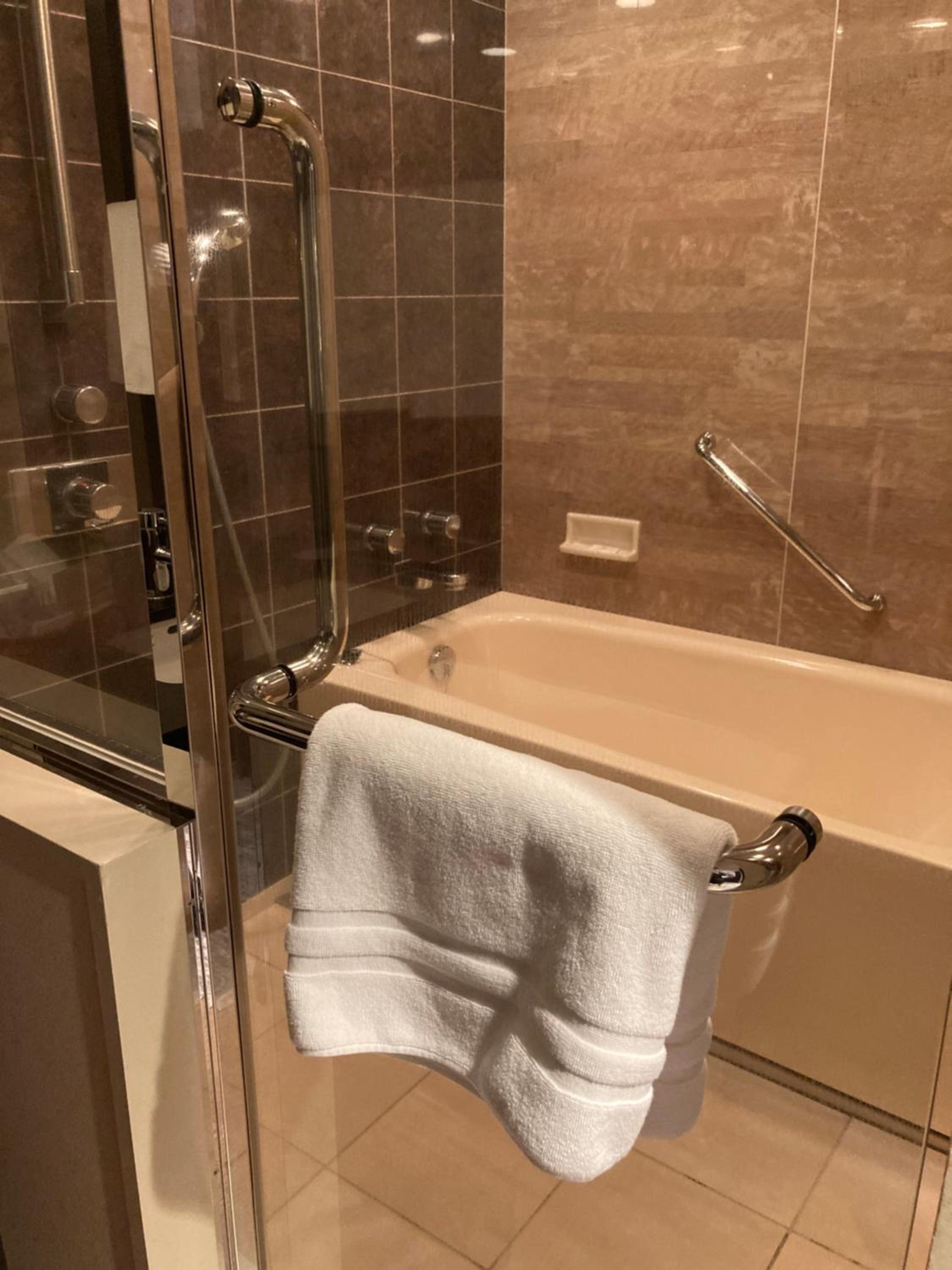 Executive Floor Twin Room with Separate Bathroom - Non-Smoking thumbnail 5