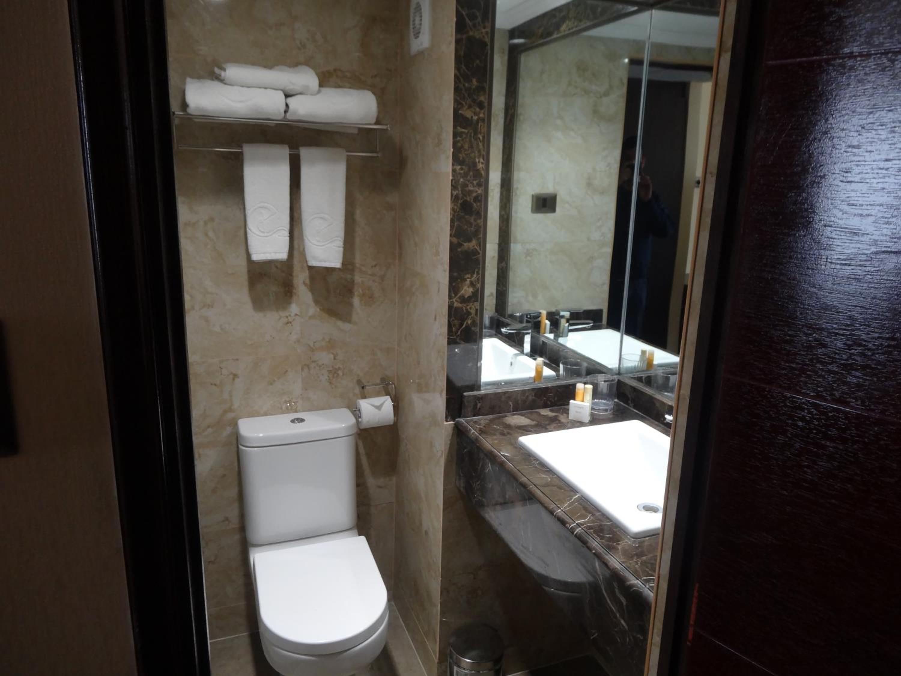 Standard Queen Room photo 2