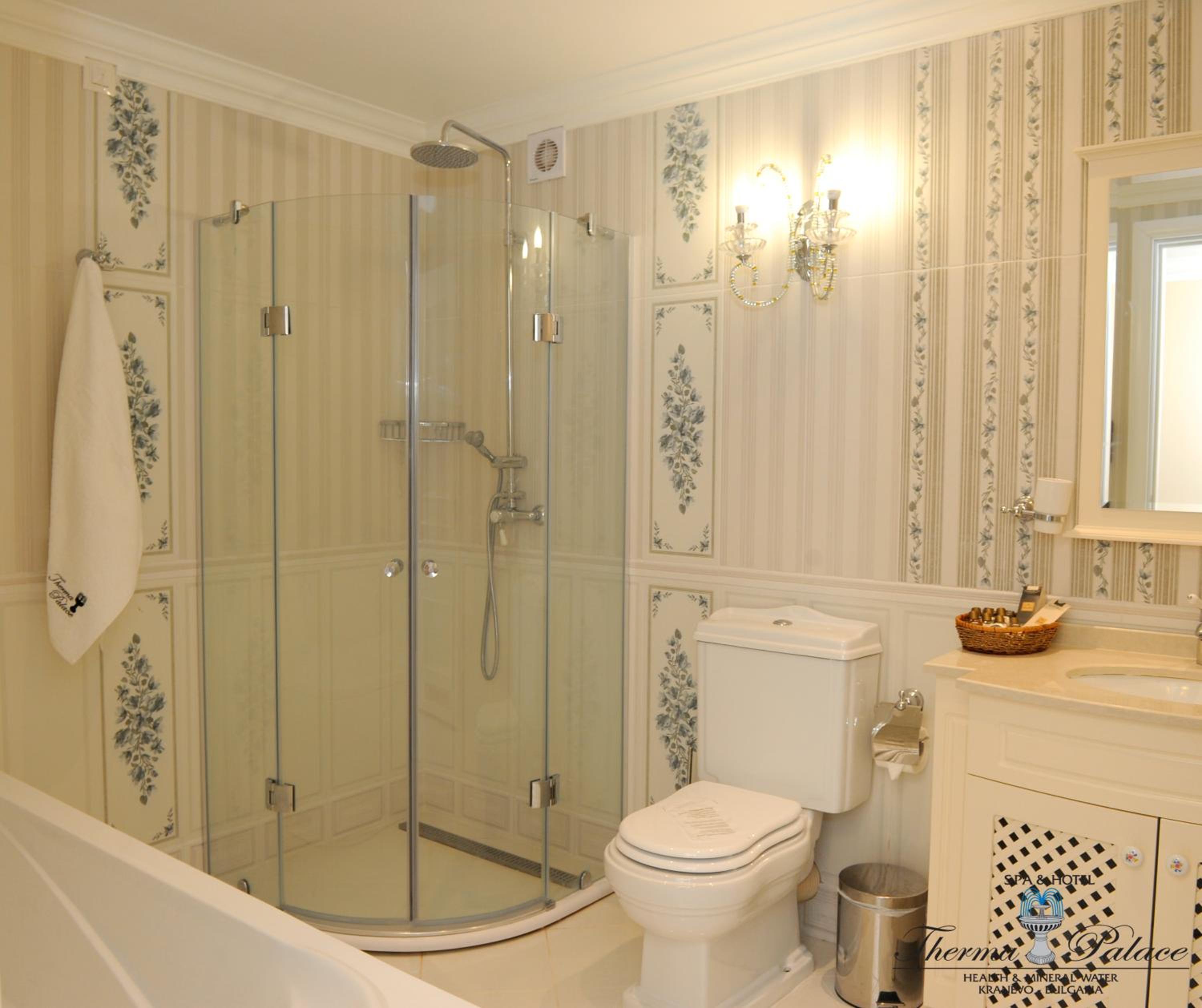 Double or Twin Room (2 Adults + 1 Child) photo 3